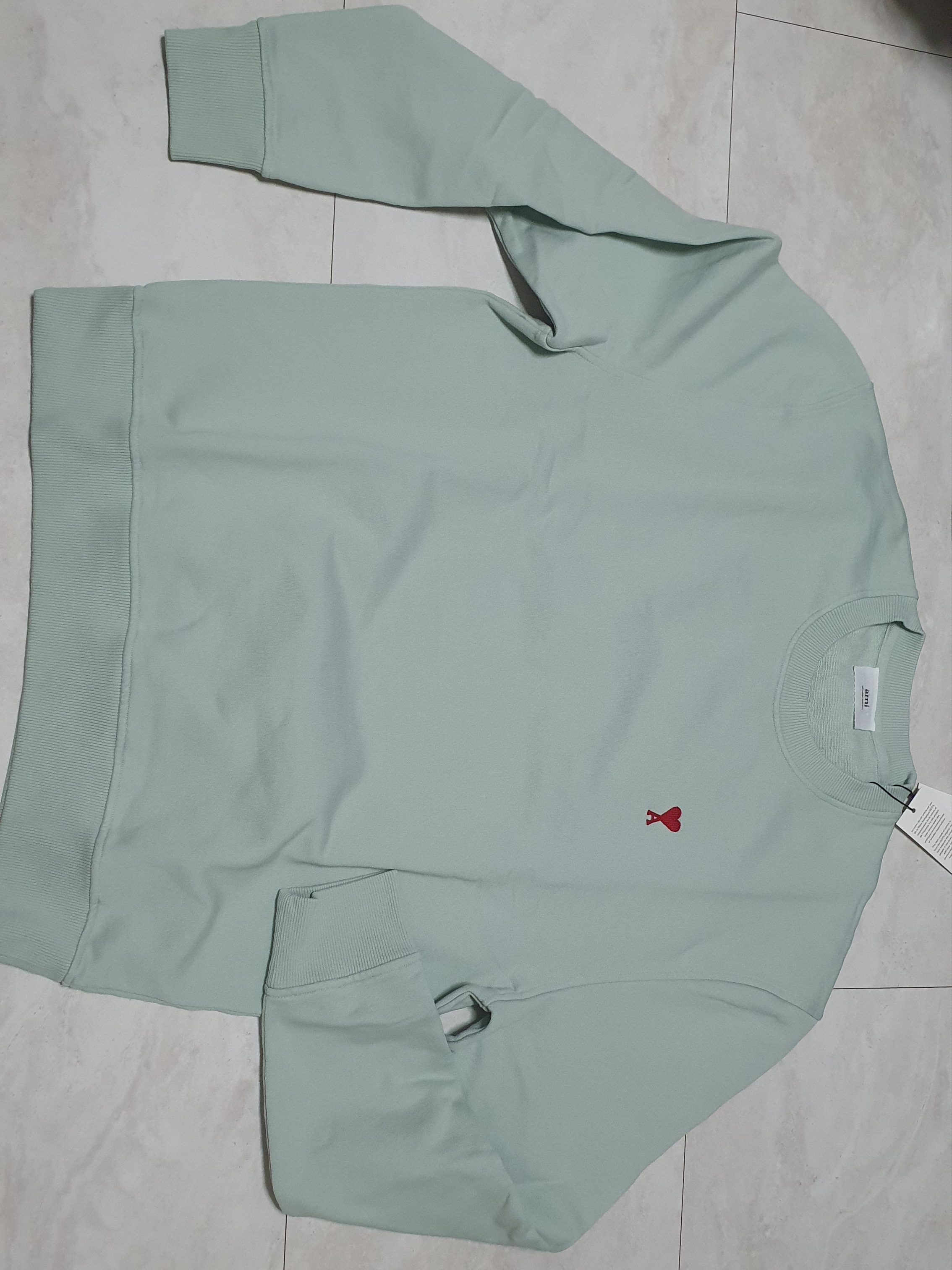 AMI de Coeur Sweatshirt Pale Green 착용 스타일 - 1