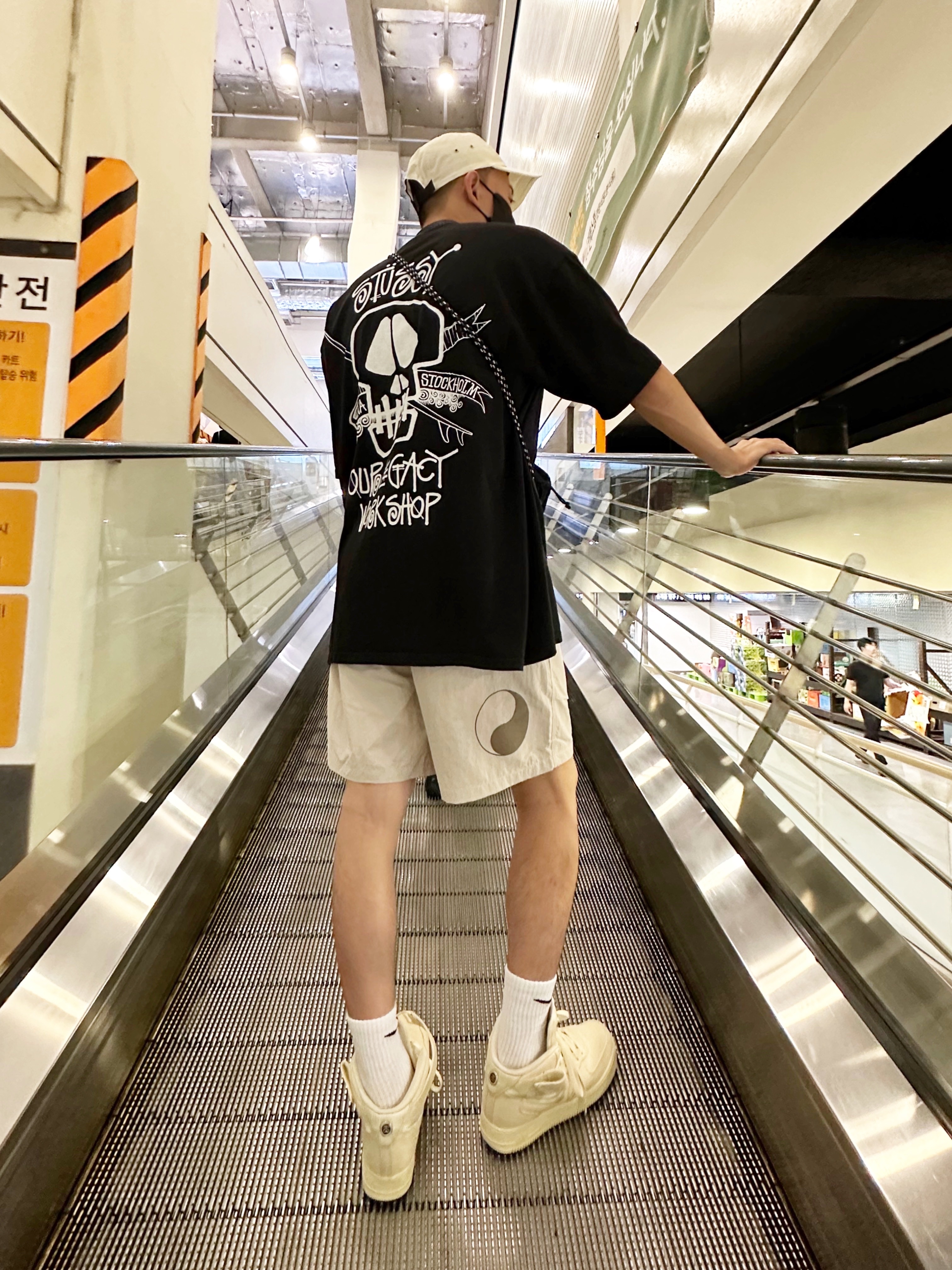 Supreme x Stone Island Reactive Ice Camo Ripstop Camp Cap Tan - 22SS, Stussy x Our Legacy Work Shop Surf Skull Pigment Dyed T-Shirt Black 착용 스타일