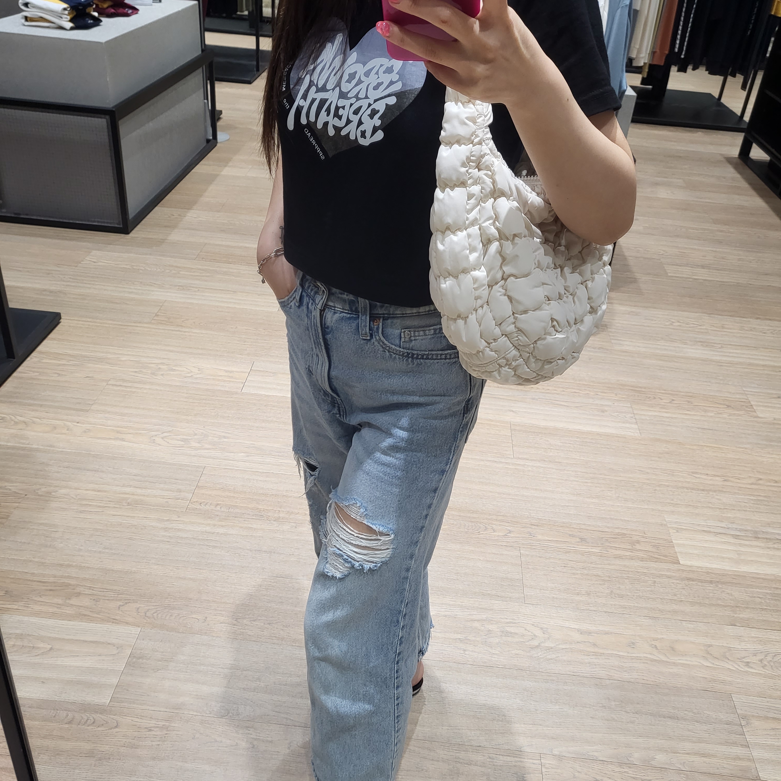 COS Quilted Mini Bag Cream 착용 스타일 - 3