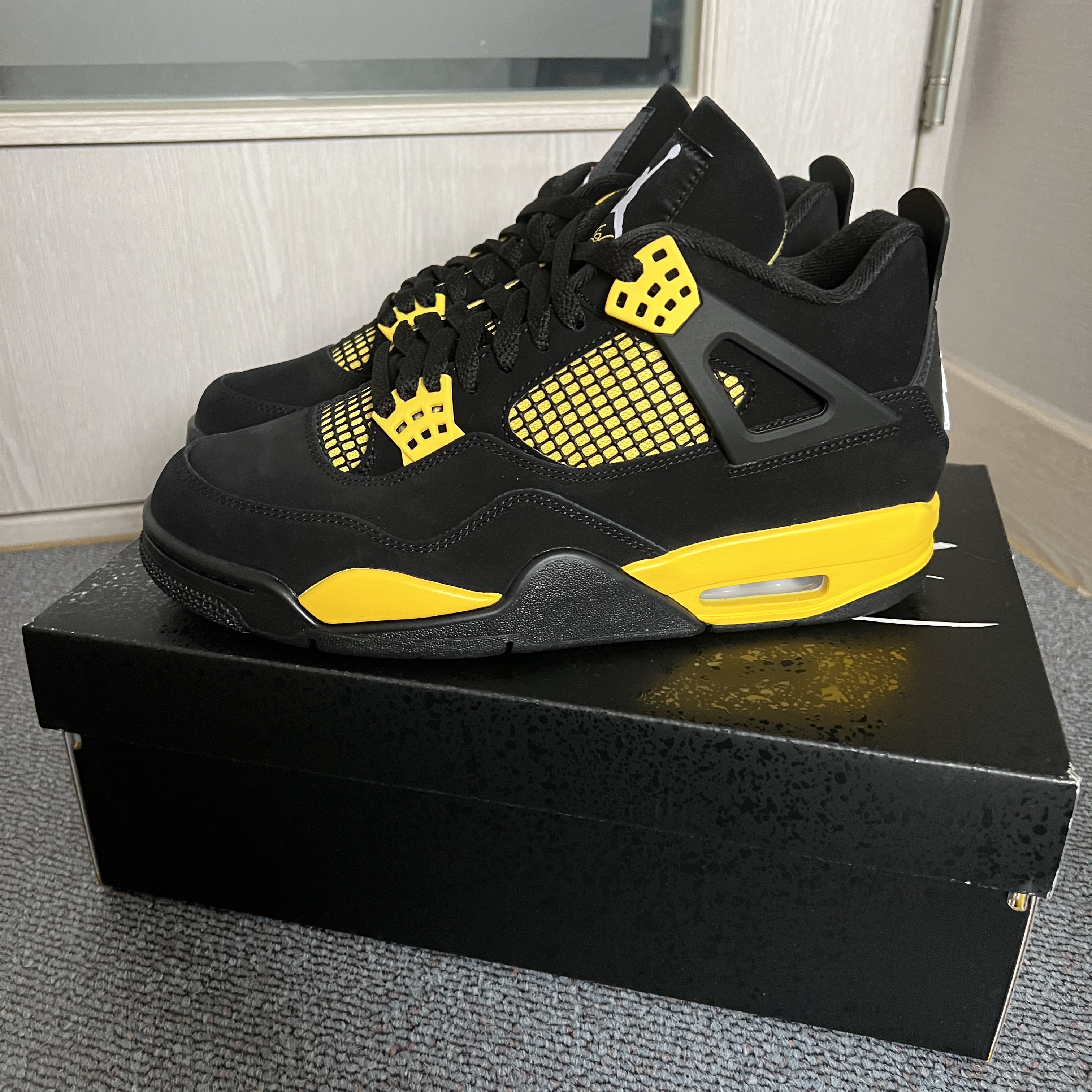 Jordan 4 Retro Thunder 2023 착용 스타일 - 3
