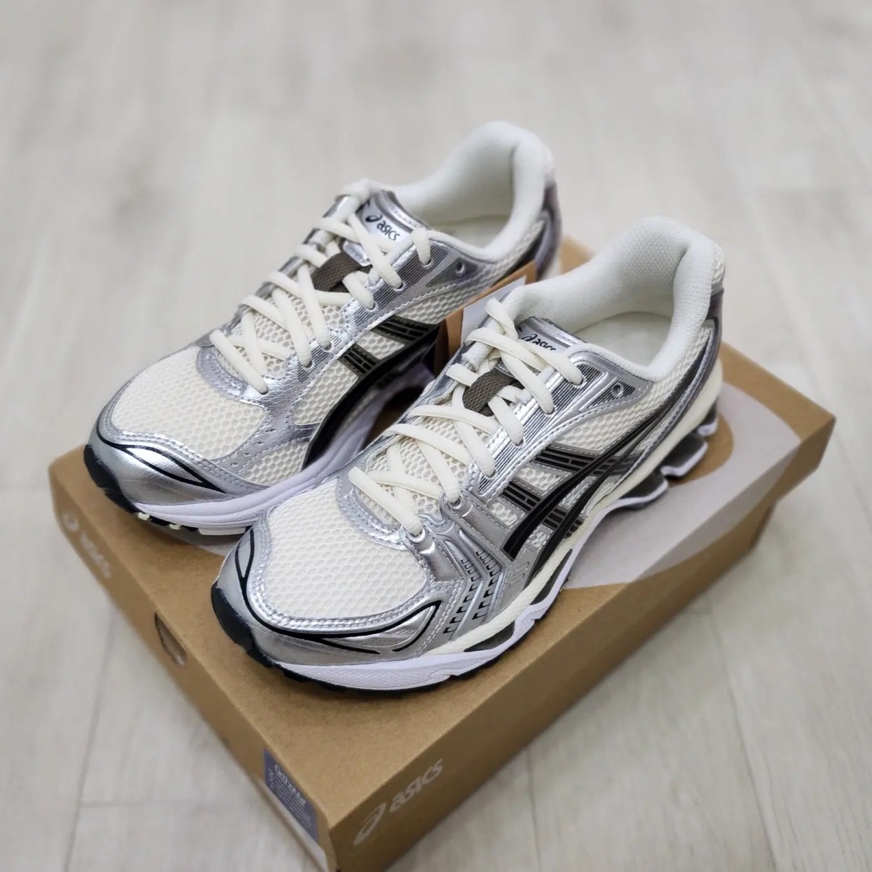 Asics Gel-Kayano 14 Cream Black 착용 스타일 - 2