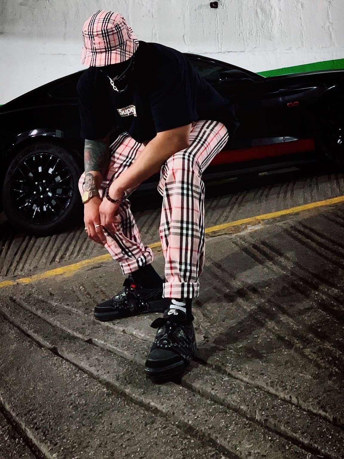 Supreme x Burberry Crusher Pink - 22SS, Supreme x Burberry Regular Jean Pink - 22SS 착용 스타일 - 1