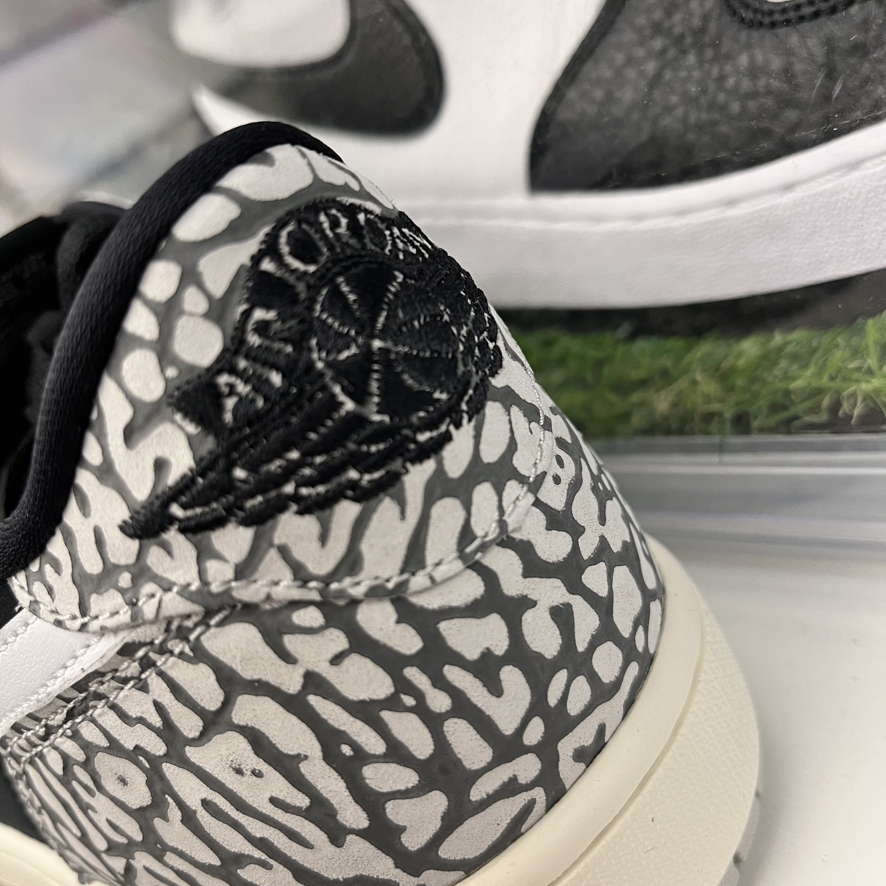 Jordan 1 Retro Low OG Black Cement 착용 스타일 - 1