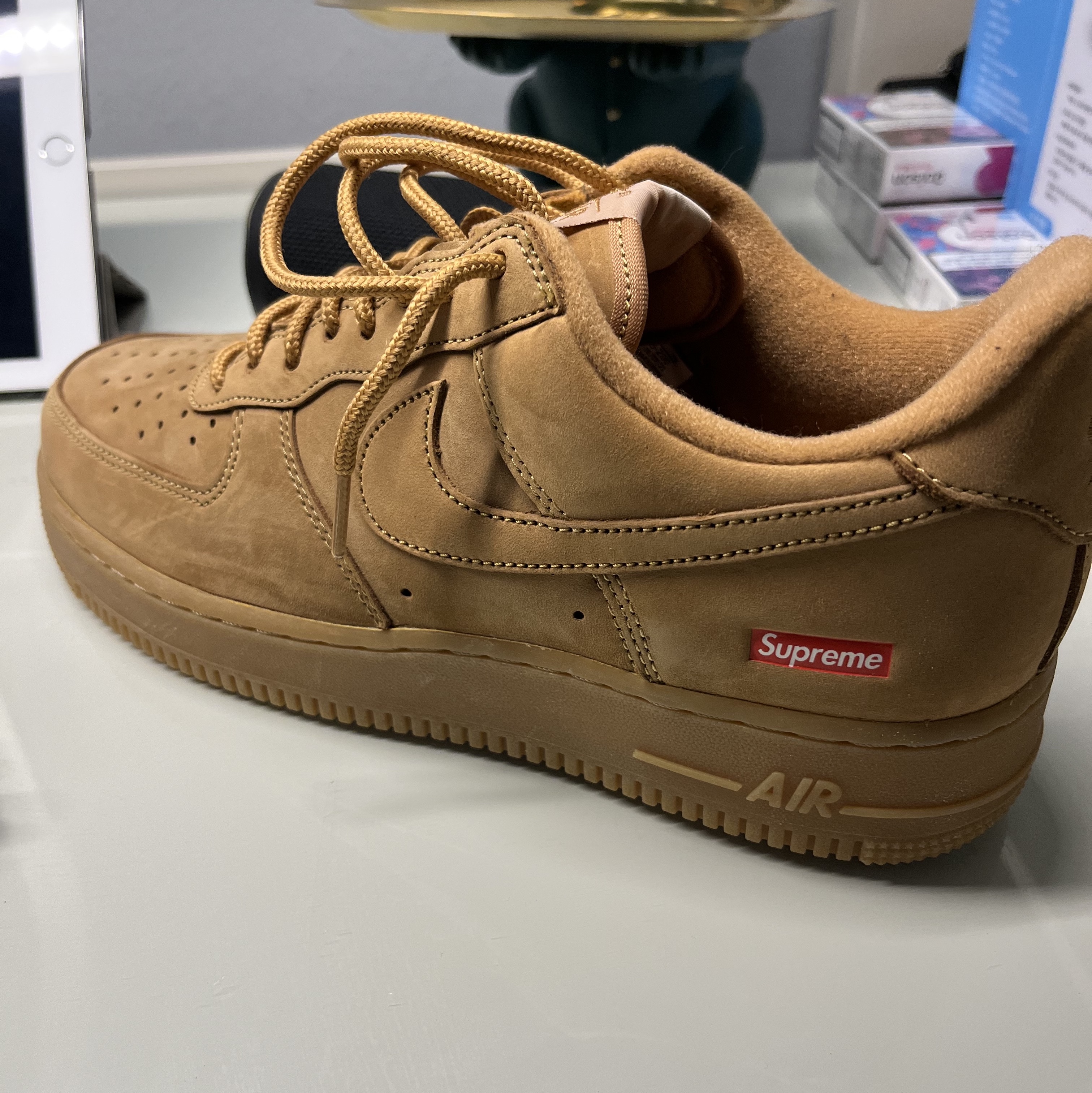 Nike x Supreme Air Force 1 Low Flax 착용 스타일