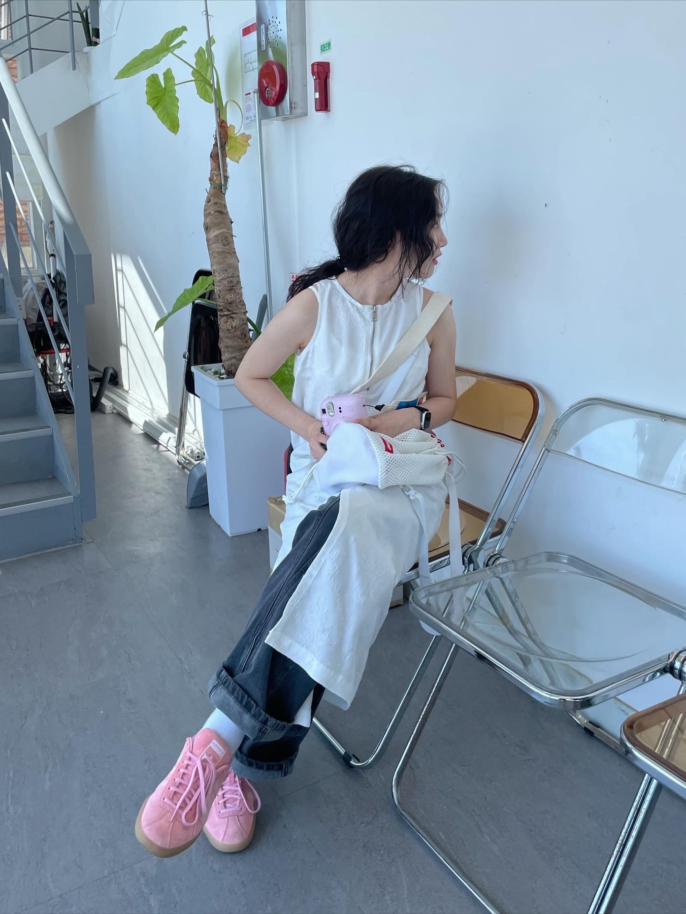Adidas Bermuda Glow Pink, Supreme Mesh Small Backpack White - 23SS 착용 스타일 - 1