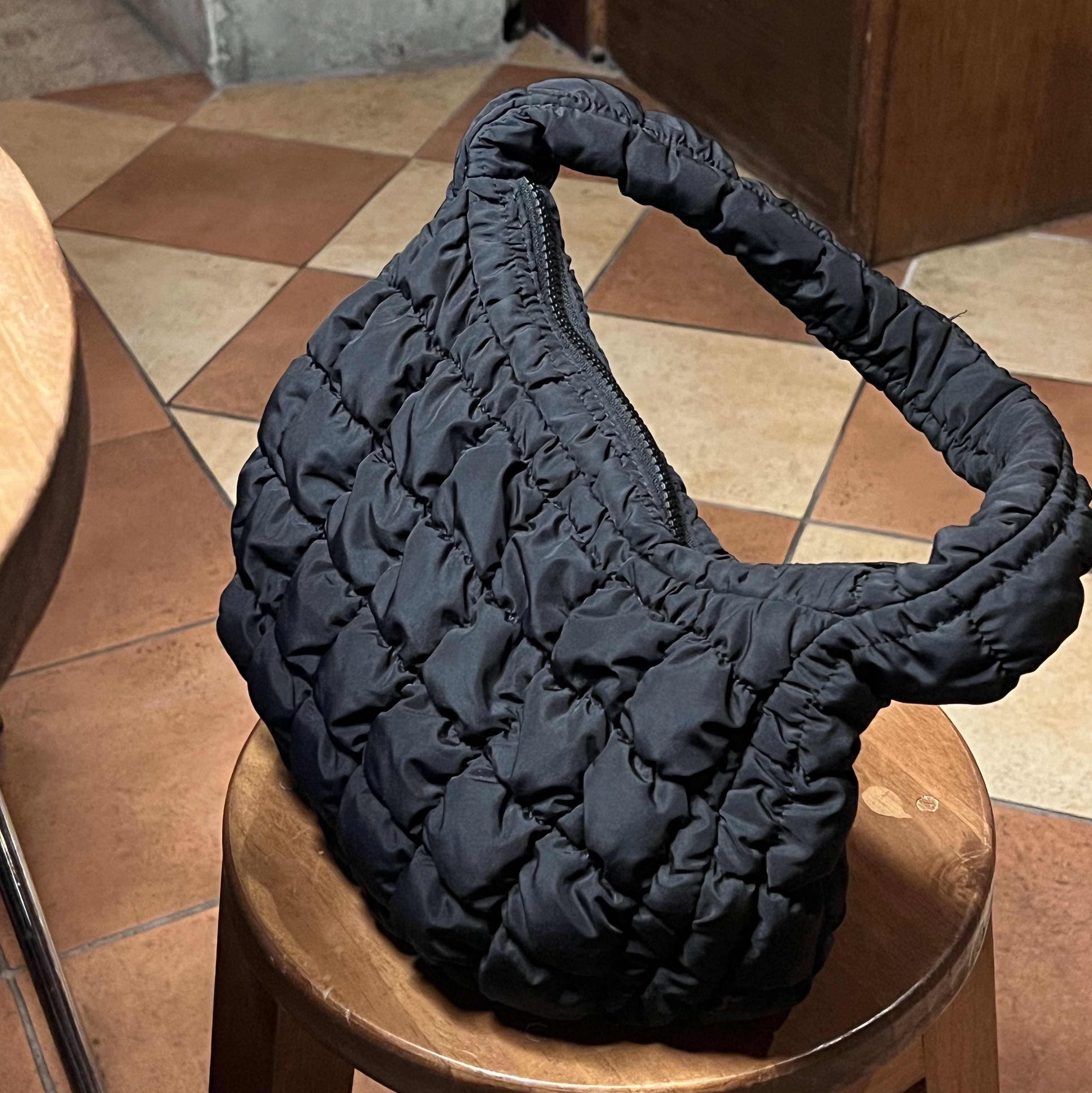 COS Quilted Mini Bag Black 착용 스타일