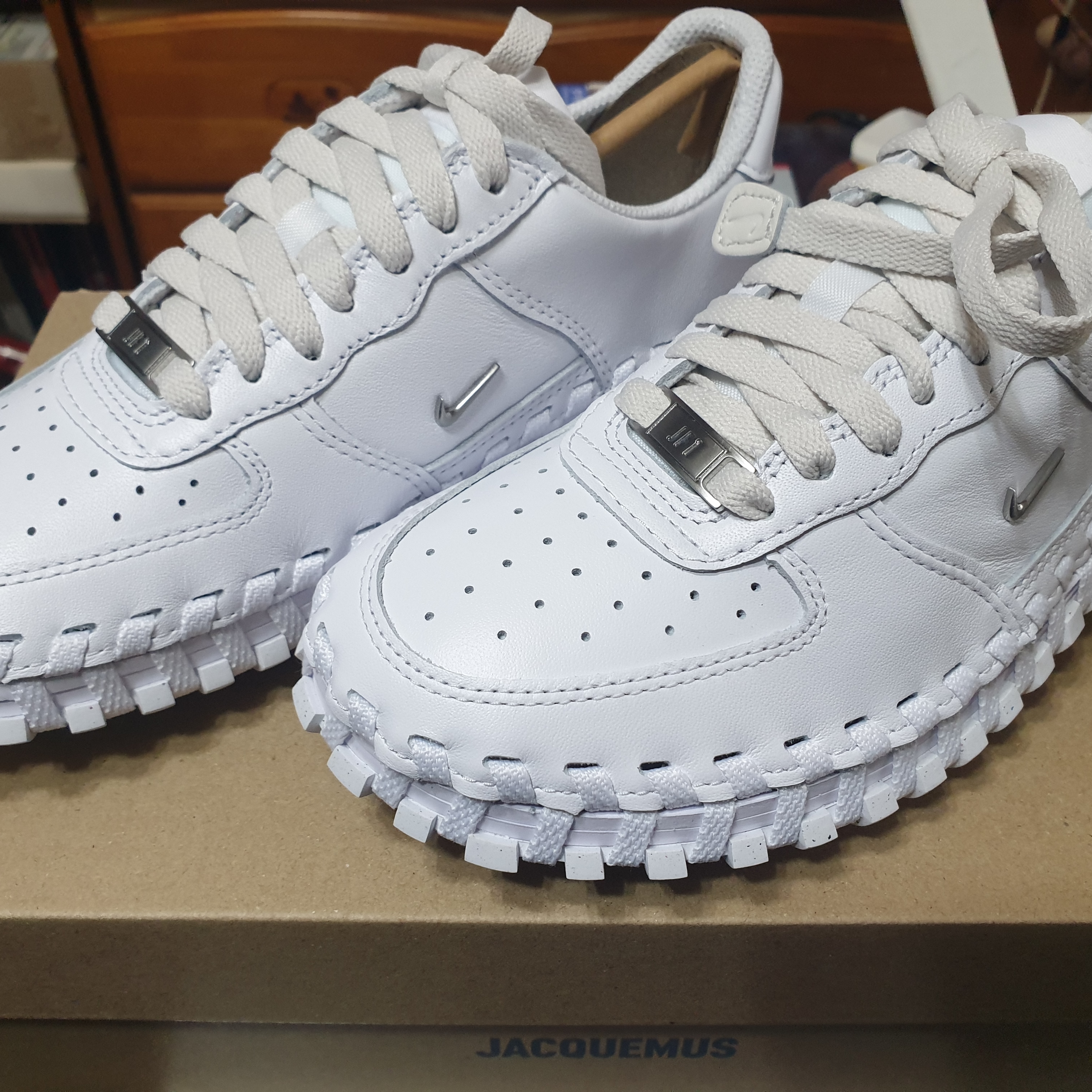 Nike x Jacquemus J Force 1 Low LX SP White 착용 스타일 - 1