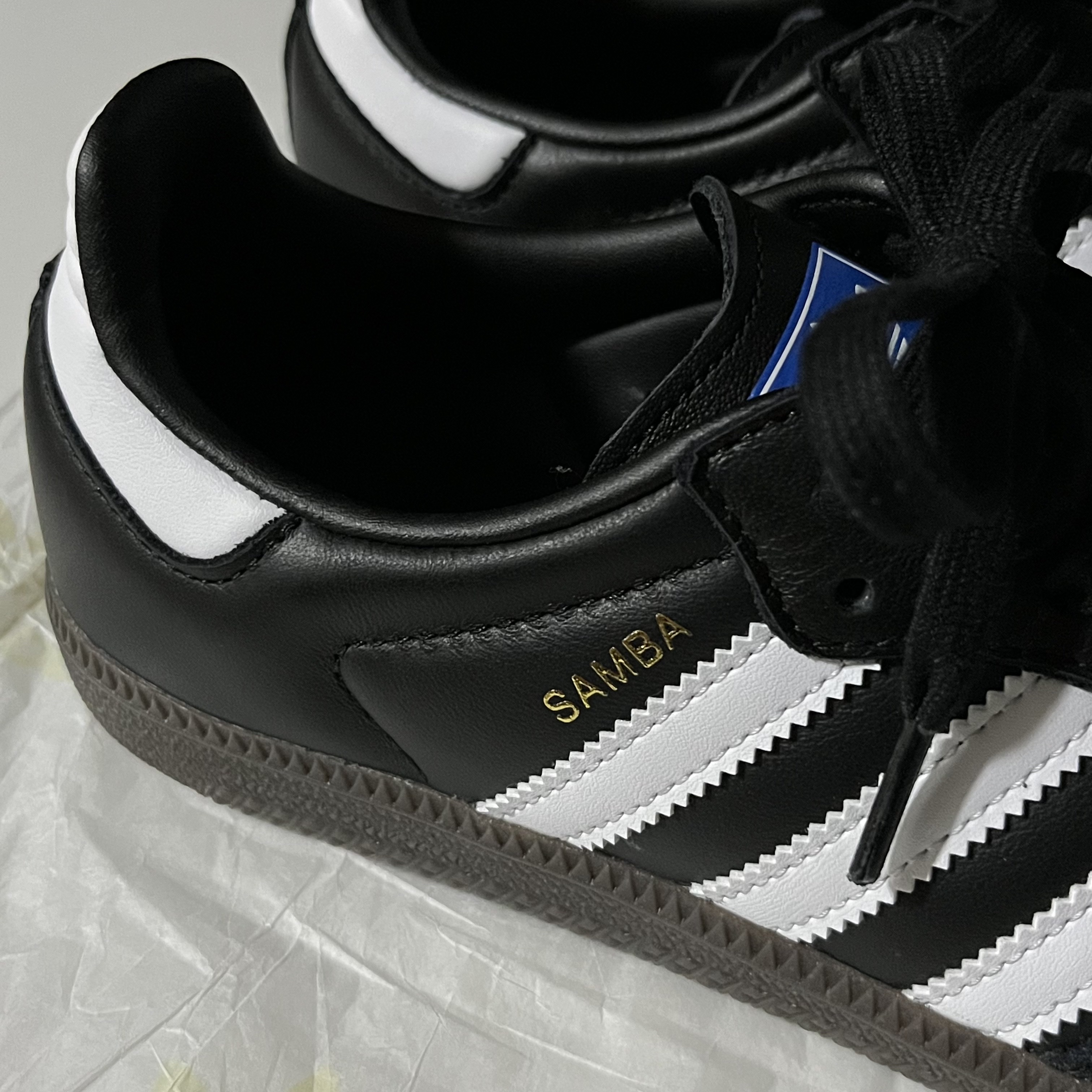 Adidas Samba OG Black White Gum 착용 스타일 - 2