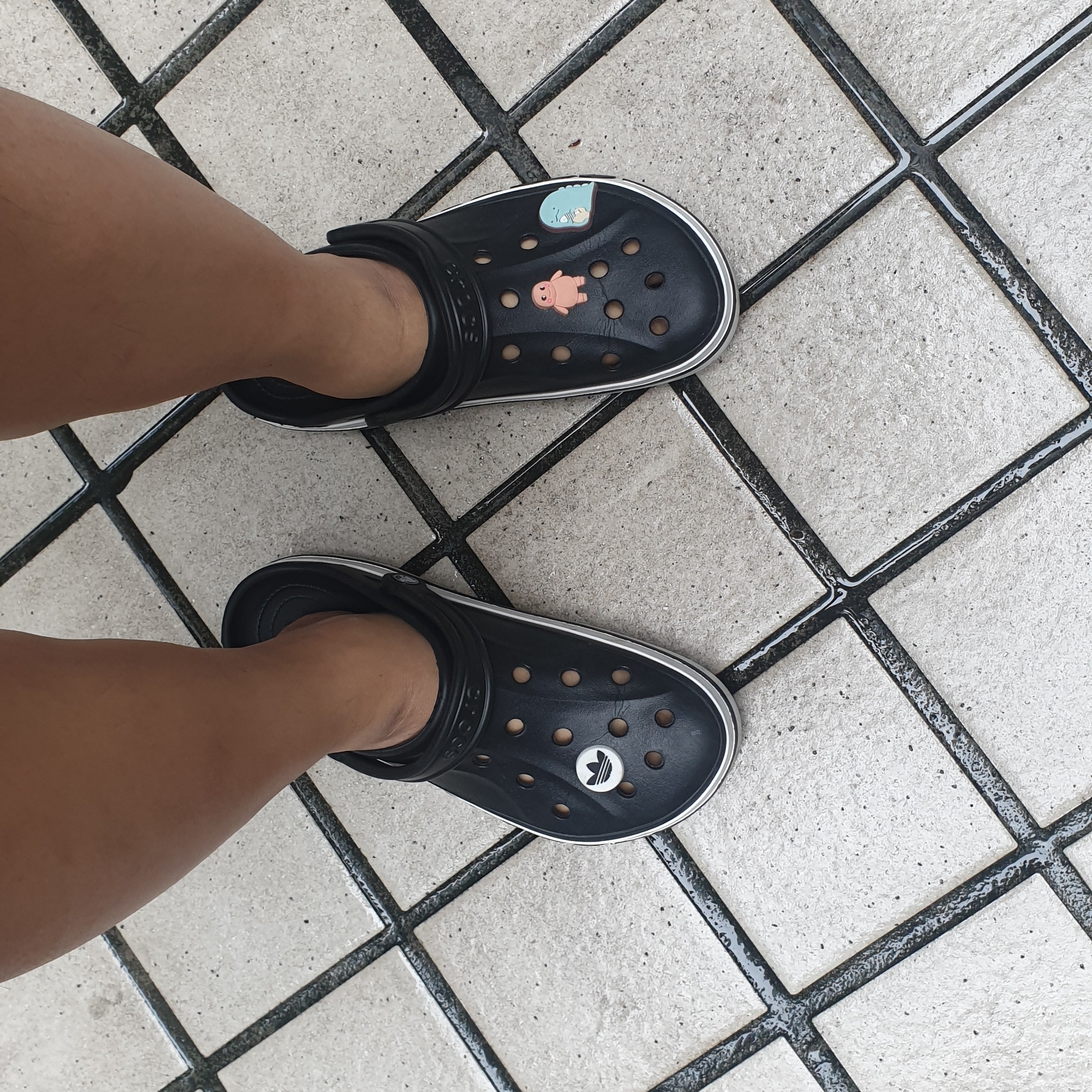 Crocs Bayaband Clog Black White 착용 스타일