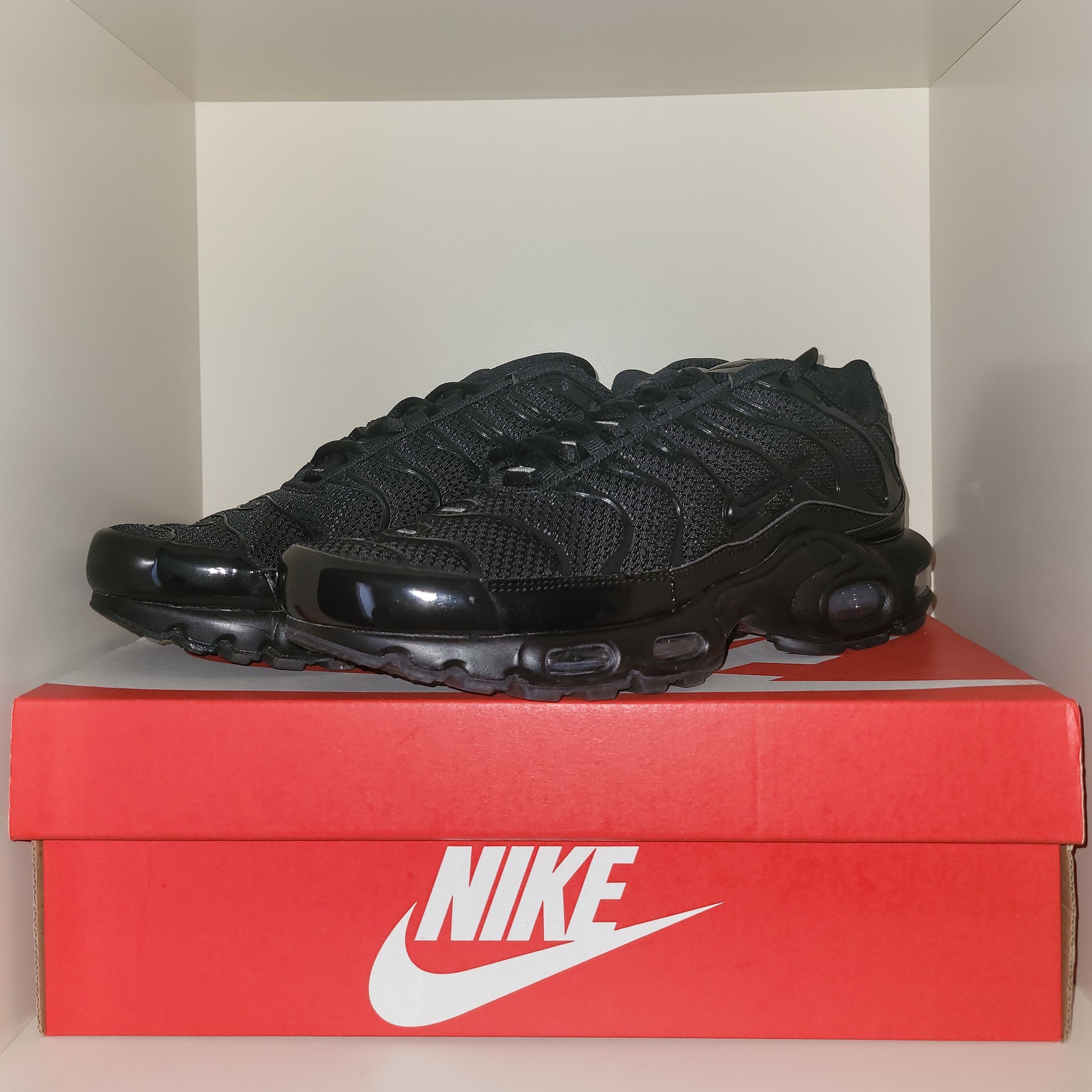 Nike Air Max Plus Triple Black 착용 스타일
