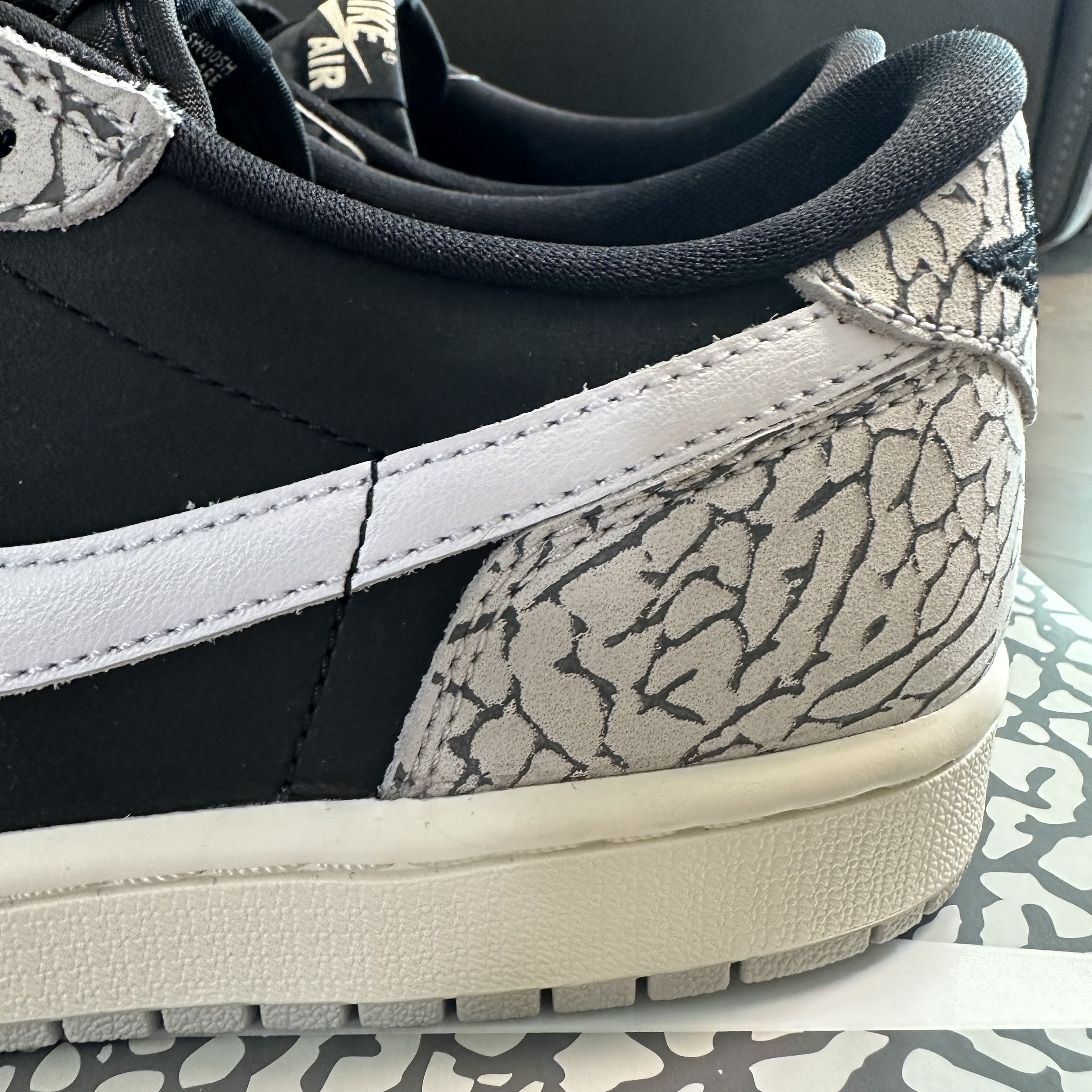 Jordan 1 Retro Low OG Black Cement 착용 스타일 - 3