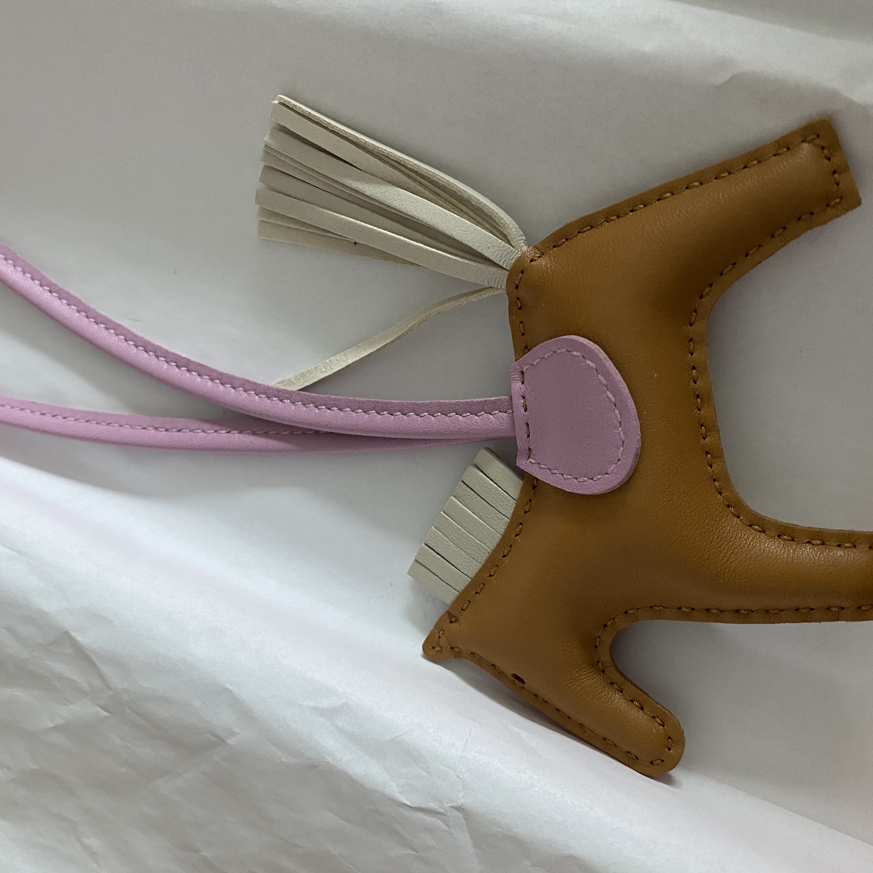 Hermes Rodeo PM Charm Milo & Sesame Crai Mauve Sylvestre 착용 스타일