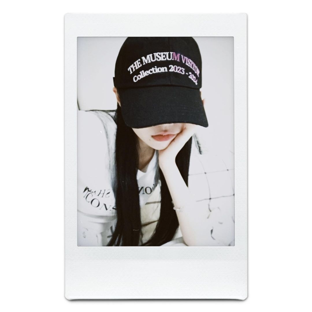 The Museum Visitor Collection 2023-2024 Sprayed Ball Cap Black 착용 스타일 - 4