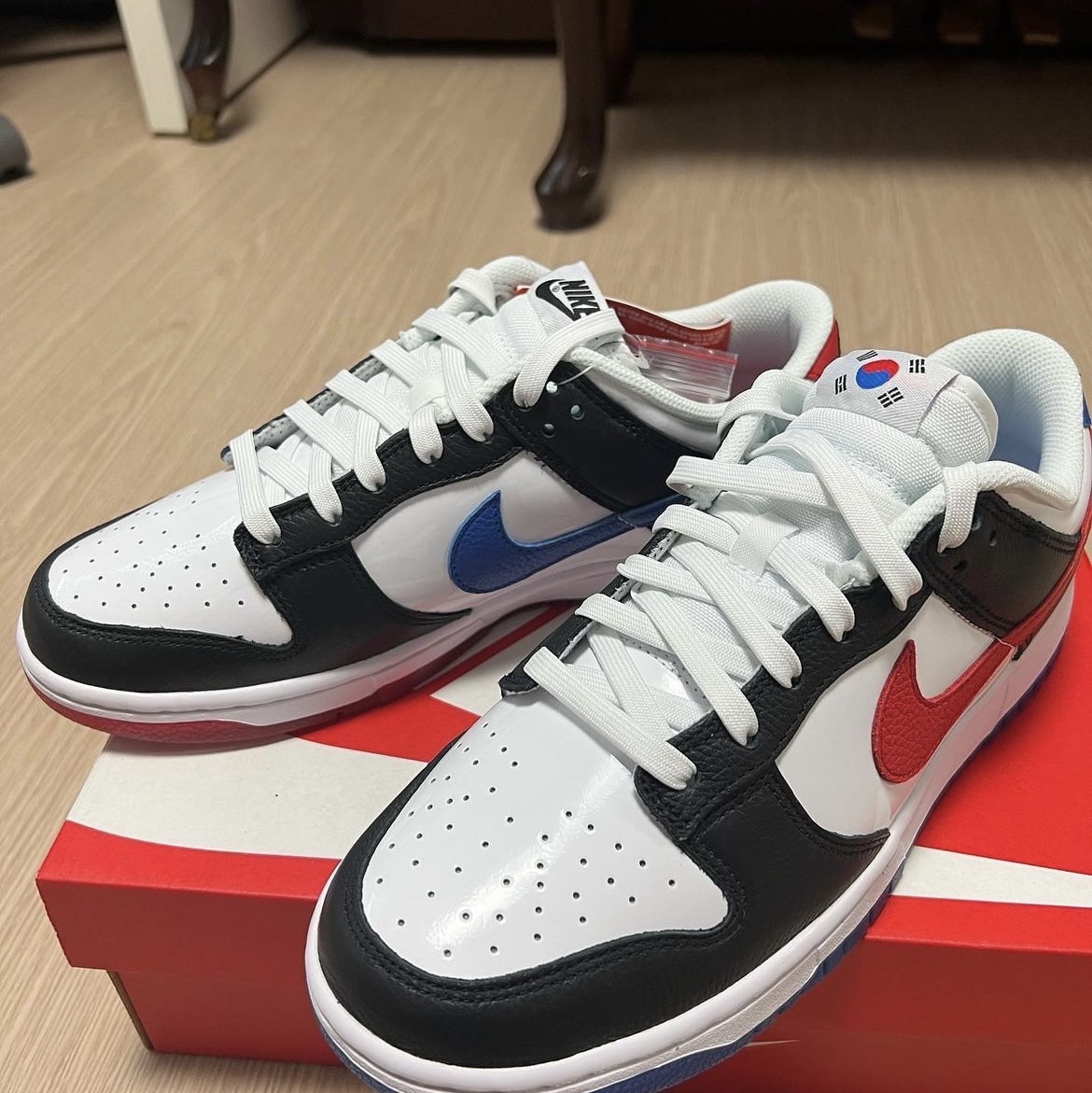 Nike Dunk Low SE Seoul (With Special Gift) 착용 스타일