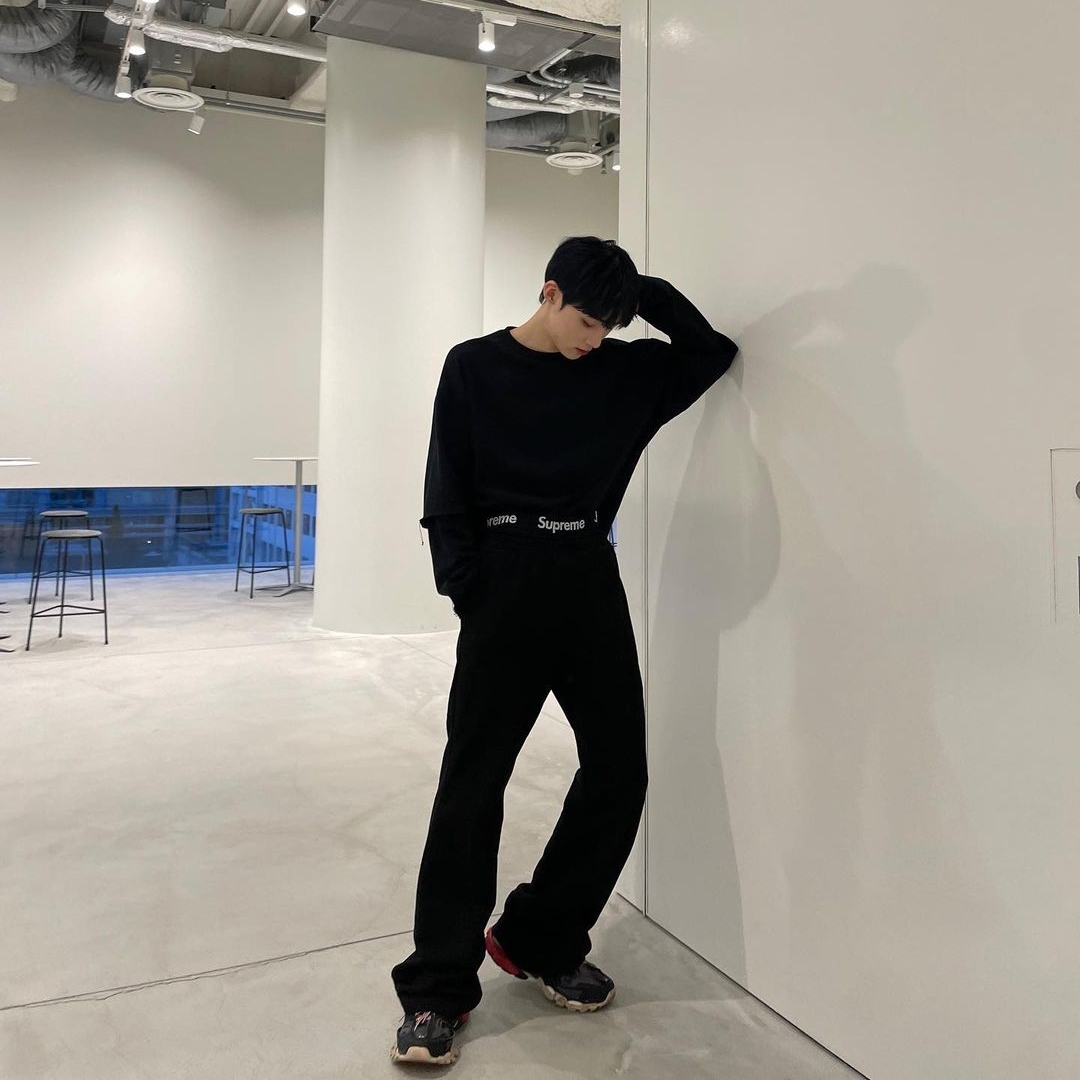 Balenciaga Track Sneakers Black Red 2019 착용 스타일 - 2