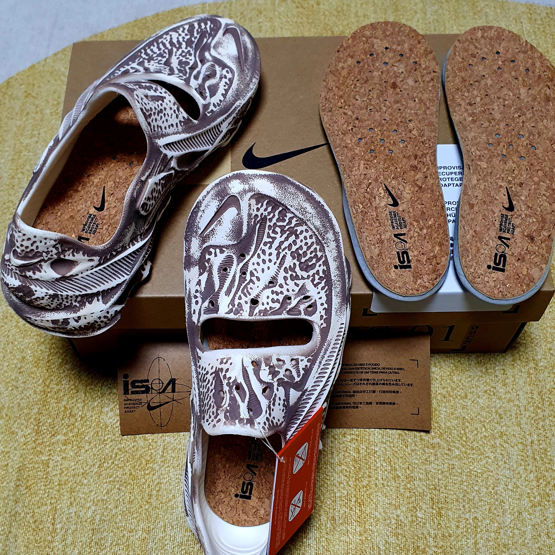 Nike ISPA Universal Natural and Desert Dust 착용 스타일