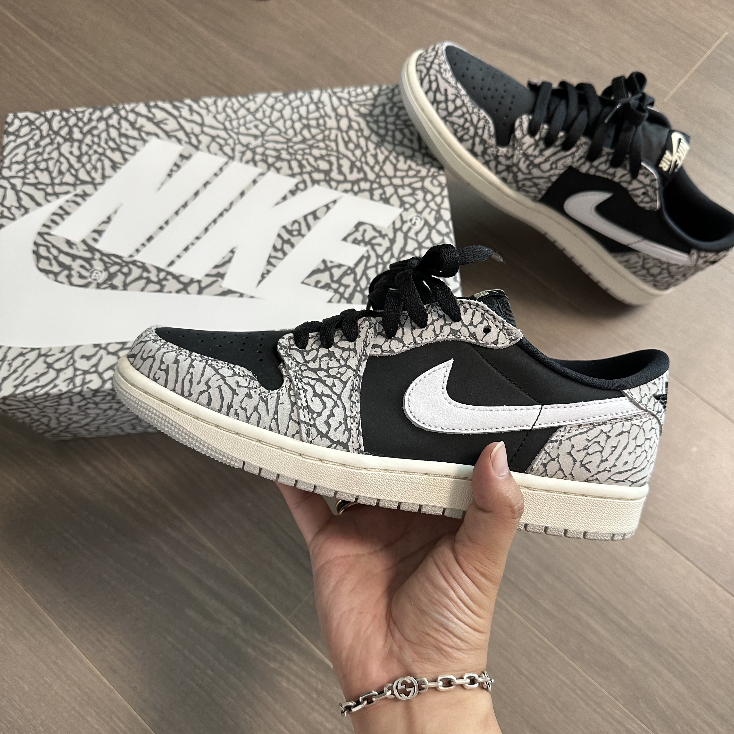 Jordan 1 Retro Low OG Black Cement 착용 스타일 - 1