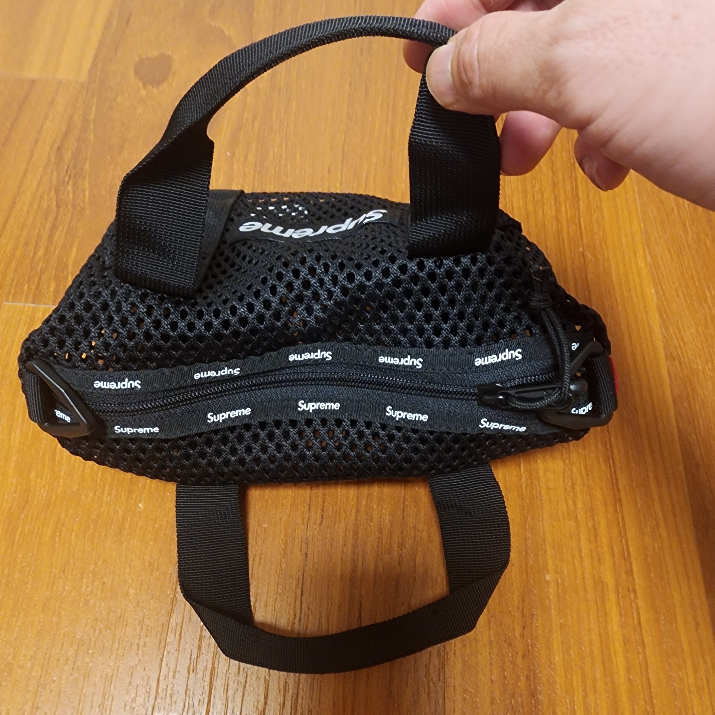 Supreme Mesh Mini Duffle Bag Black - 23SS 착용 스타일 - 3