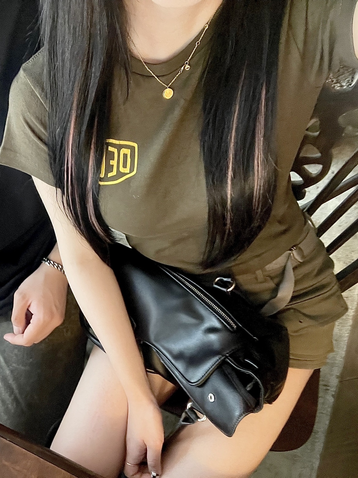 (Kids) Deus Ex Machina College Seoul T-Shirt Olive Green 착용 스타일 - 1