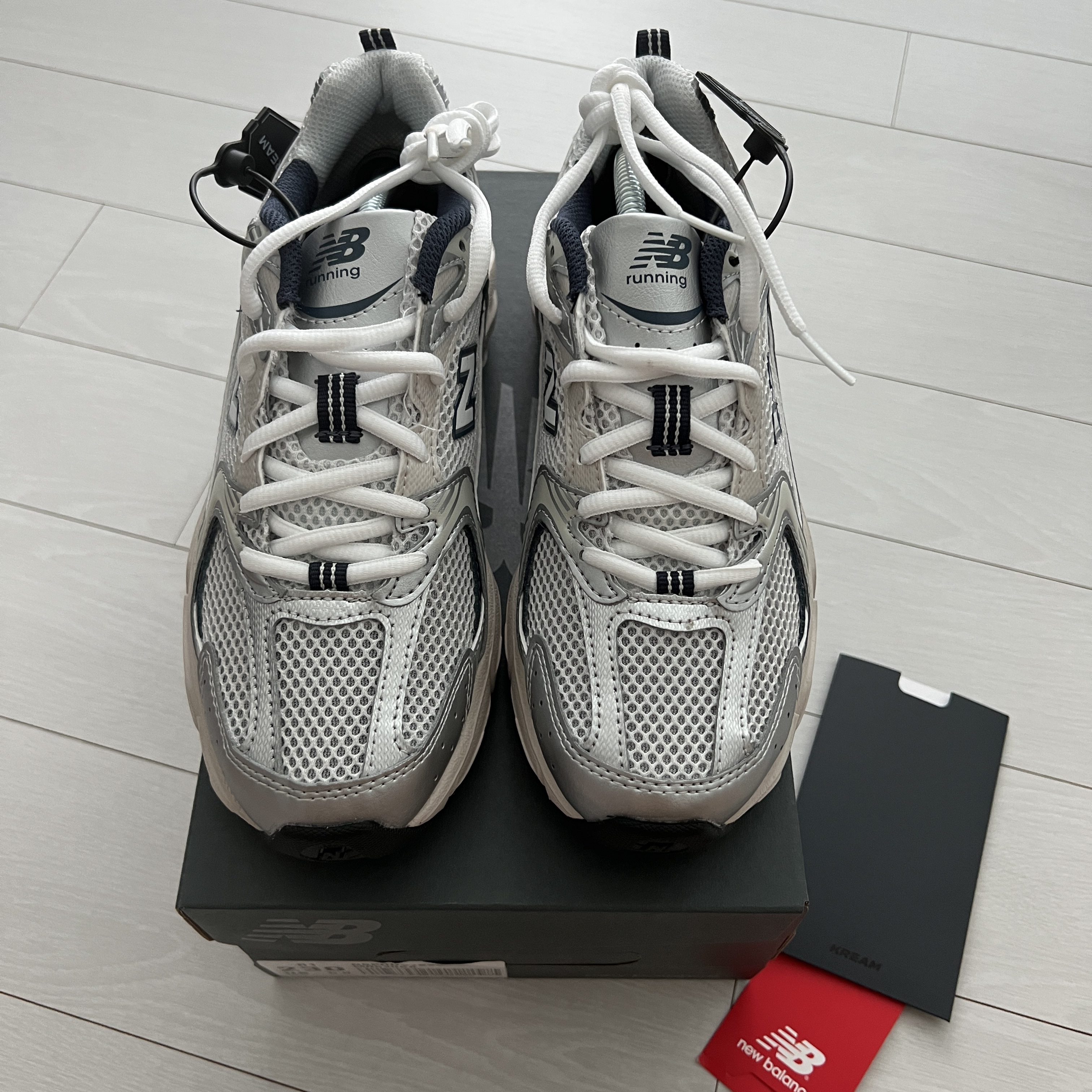 New Balance 530 Steel Grey 착용 스타일 - 2