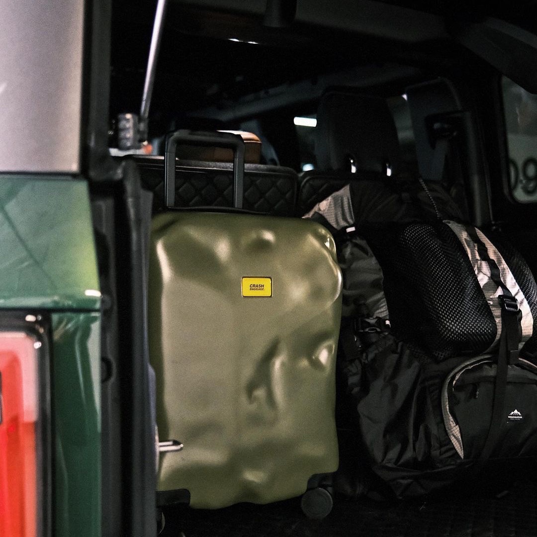 CRASH BAGGAGE Icon 21inch Black, CRASH BAGGAGE Icon 21inch Olive 착용 스타일
