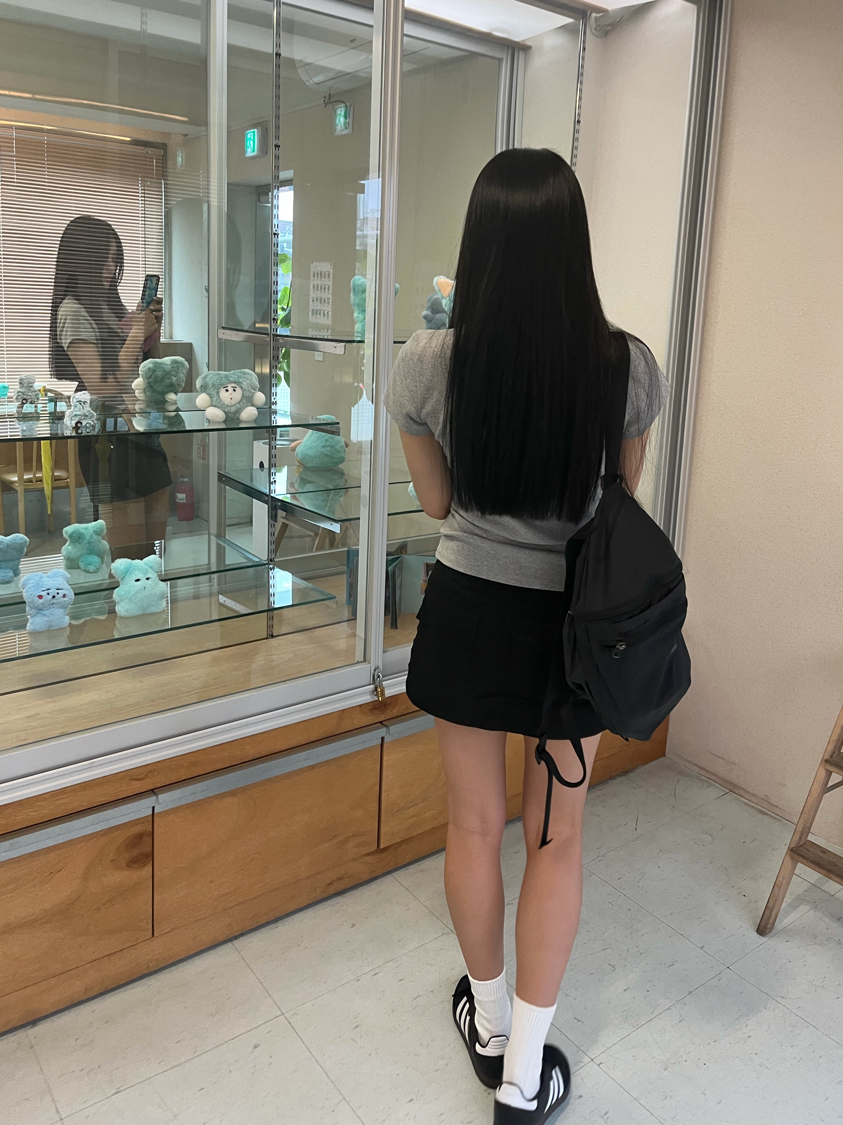 Adidas Samba OG Black White Gum, Arc'teryx Index 15 Backpack Black 착용 스타일