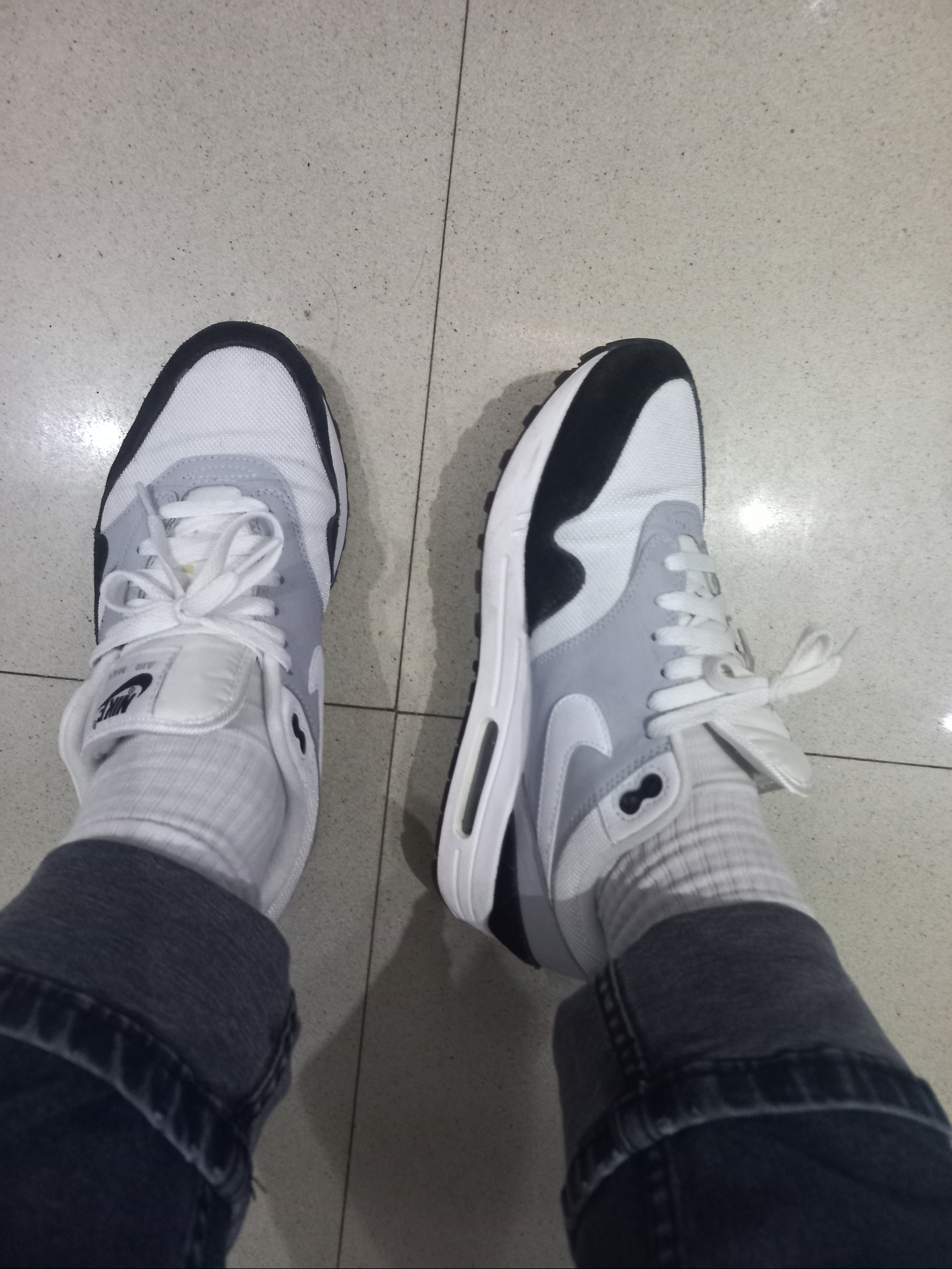 Nike Air Max 1 Wolf Grey Black 착용 스타일