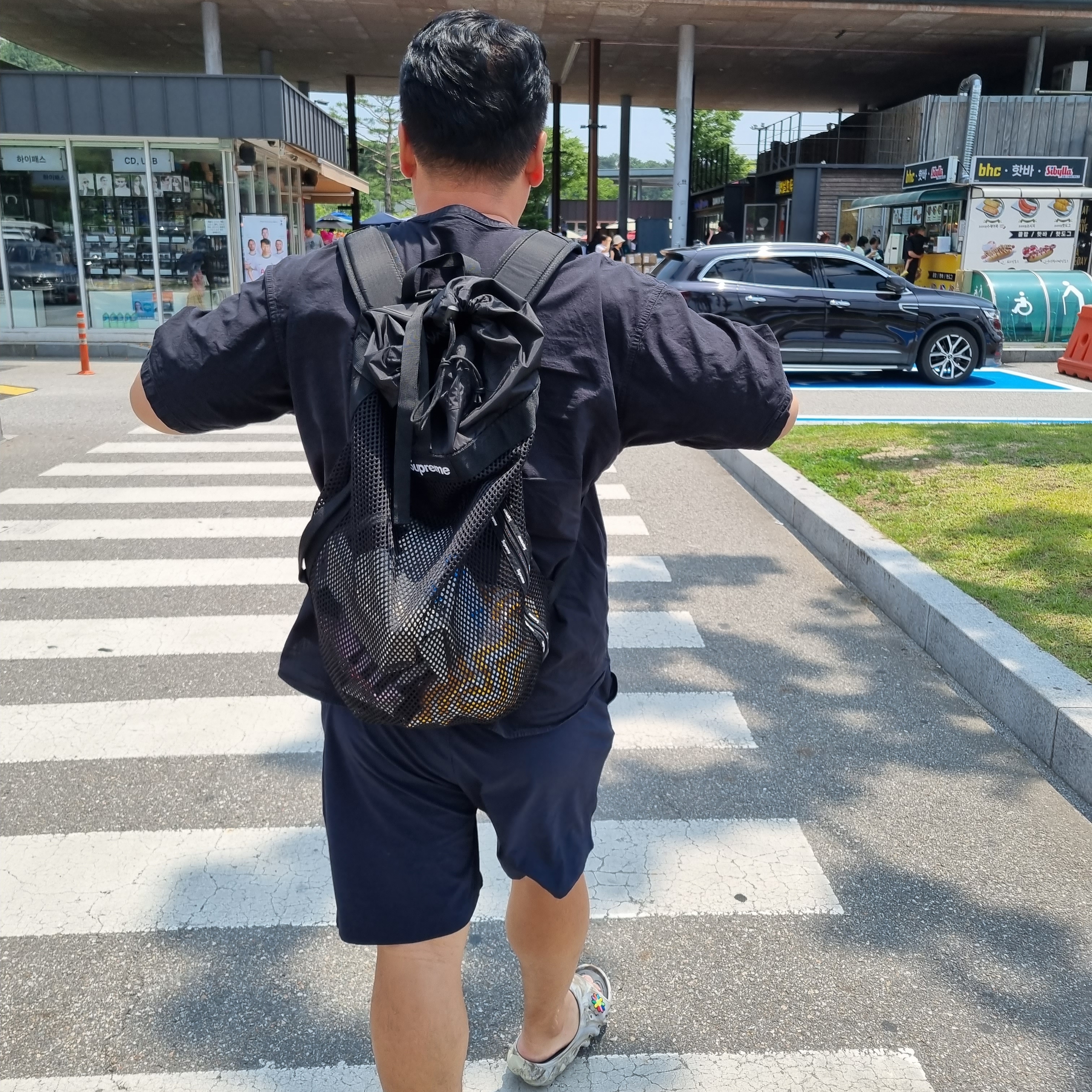 Supreme Mesh Backpack Black - 23SS 착용 스타일