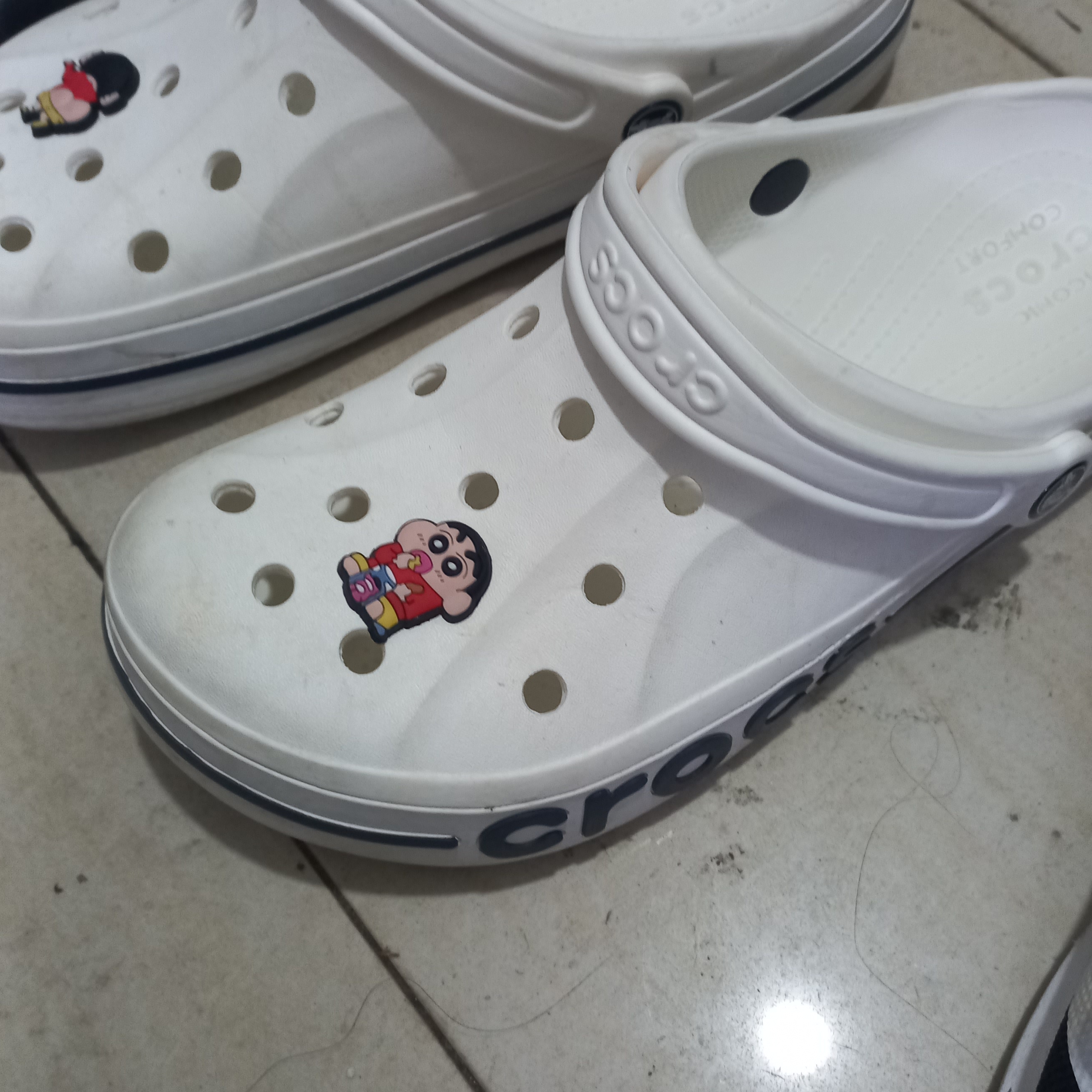 Crocs Bayaband Clog White Navy 착용 스타일