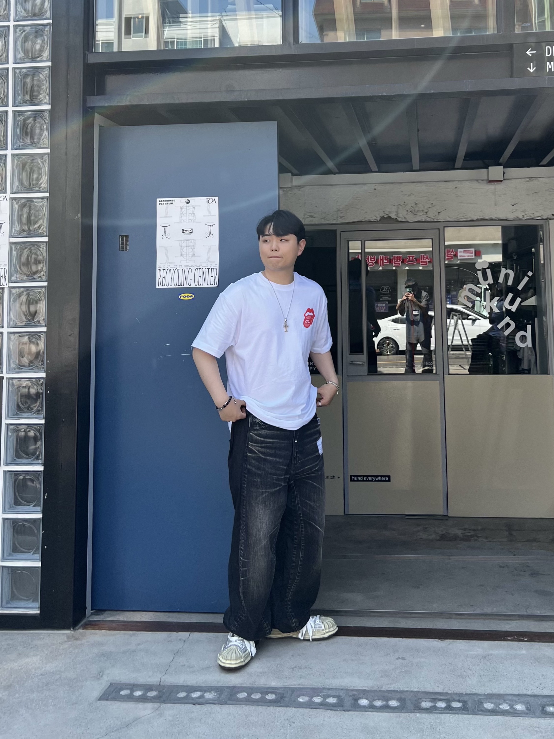 Maison Mihara Yasuhiro Blakey OG Sole Distressed Canvas Low-top Sneakers White 착용 스타일 - 1
