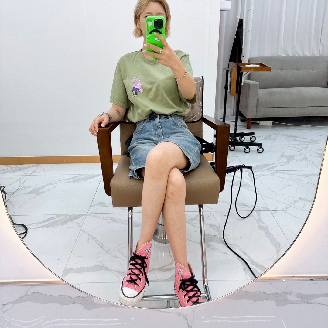 Converse x Stussy Chuck 70 High Plumeria, Stussy Dollie Pigment Dyed T-Shirt Artichoke 착용 스타일 - 1