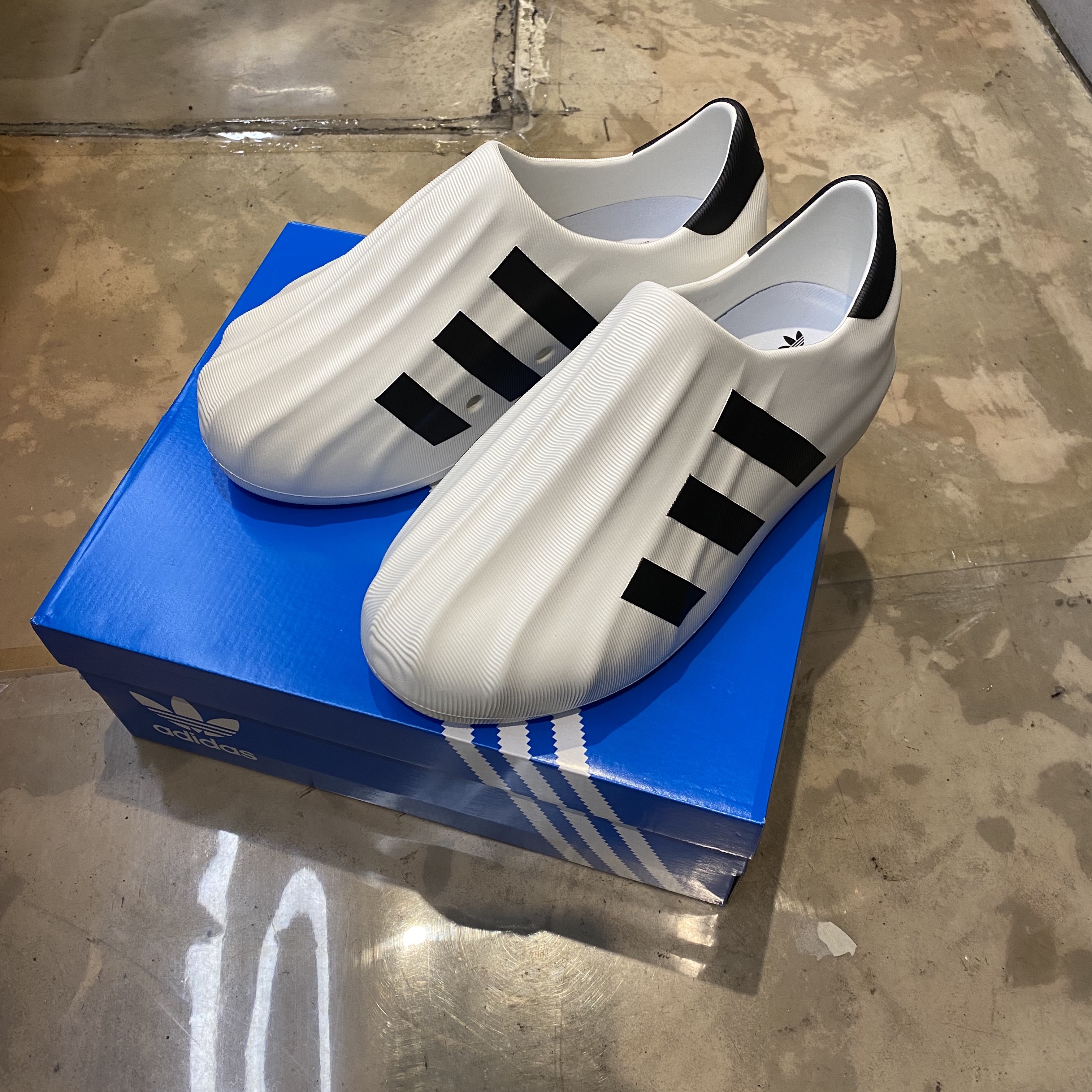 Adidas Adifom Superstar Core White 착용 스타일