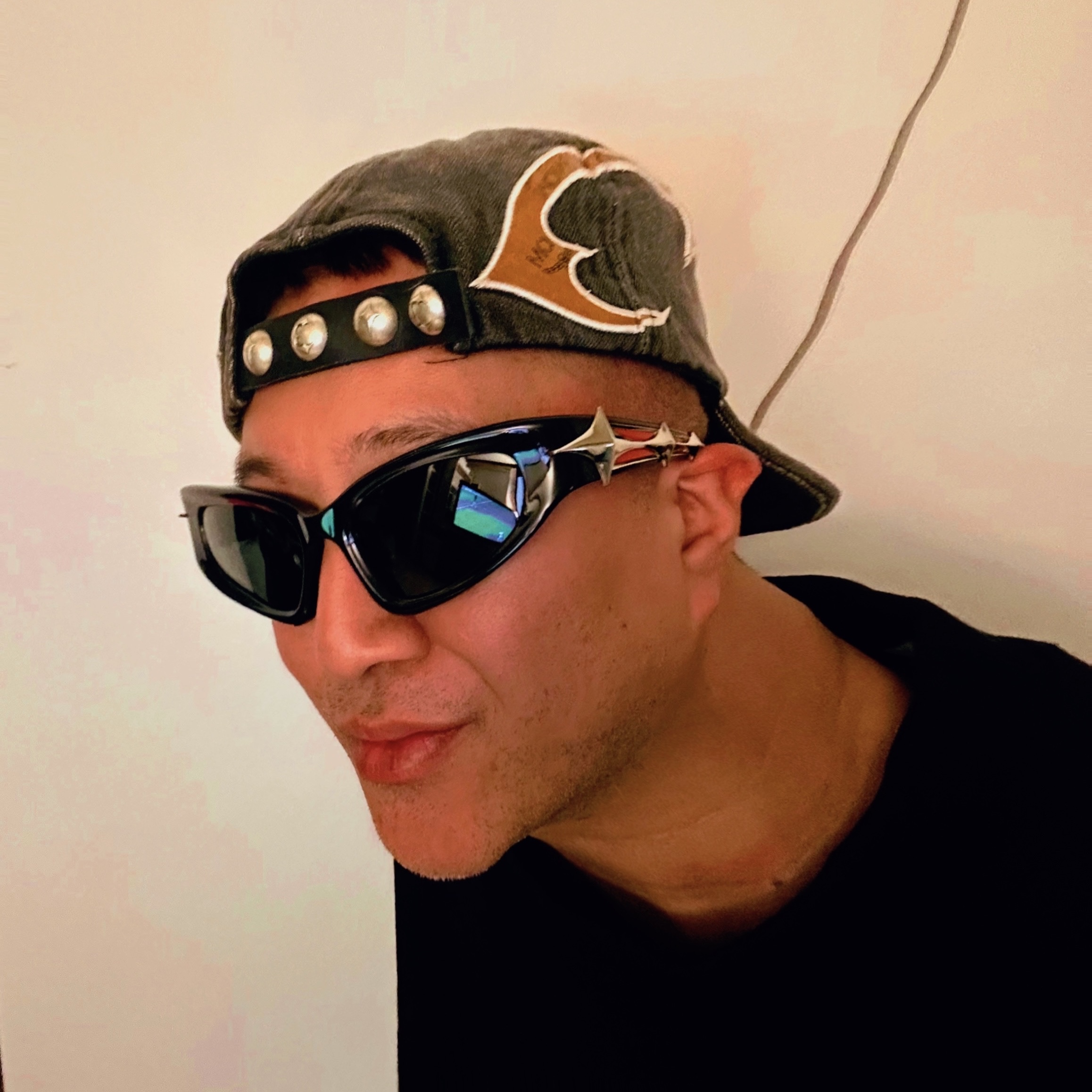 Gentle Monster Paso 01 Black, Thug Club x MCM Tribal Leather Cap Black 착용 스타일 - 1