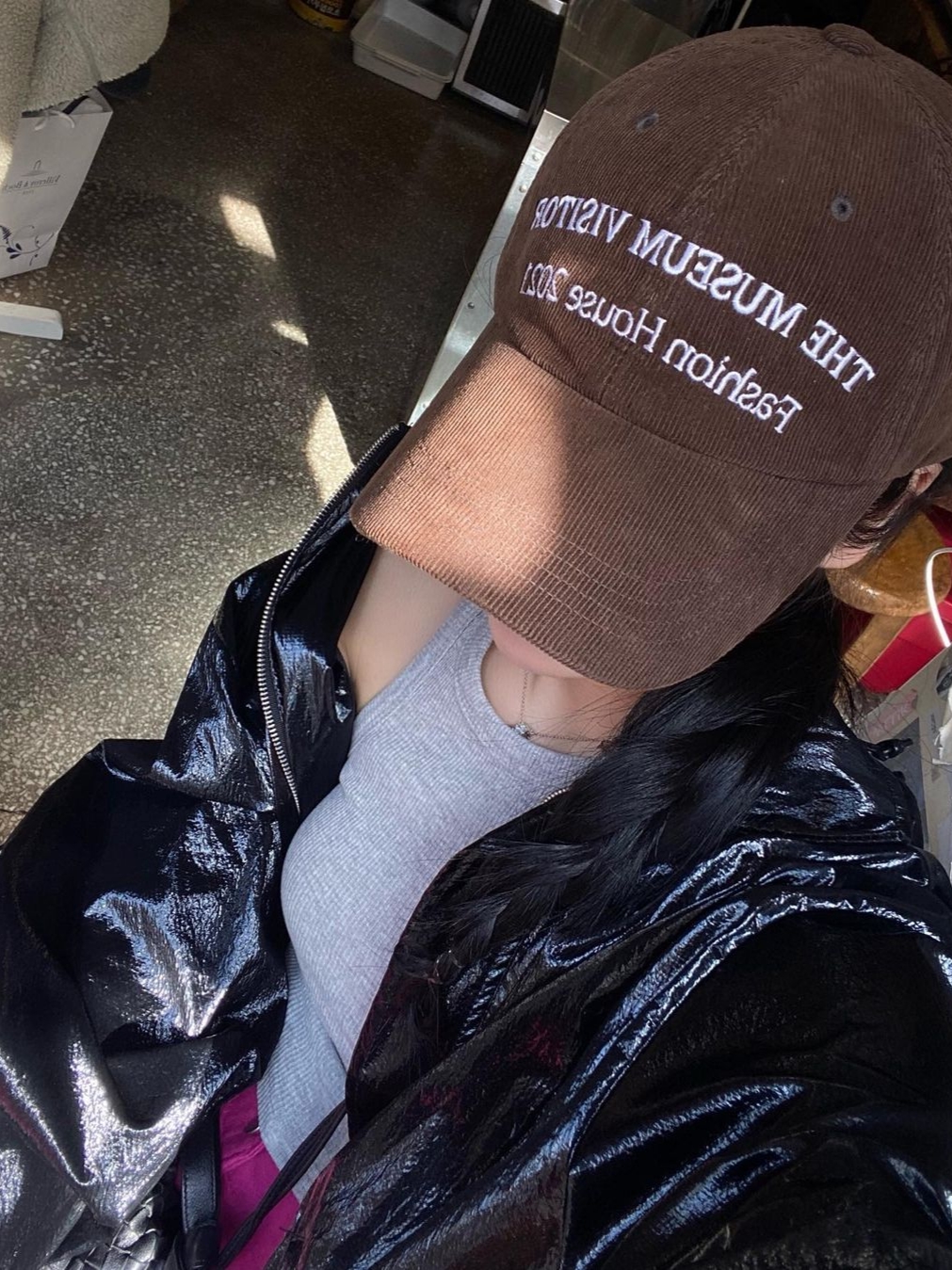 The Museum Visitor Corduroy Ball Cap Brown 착용 스타일 - 2