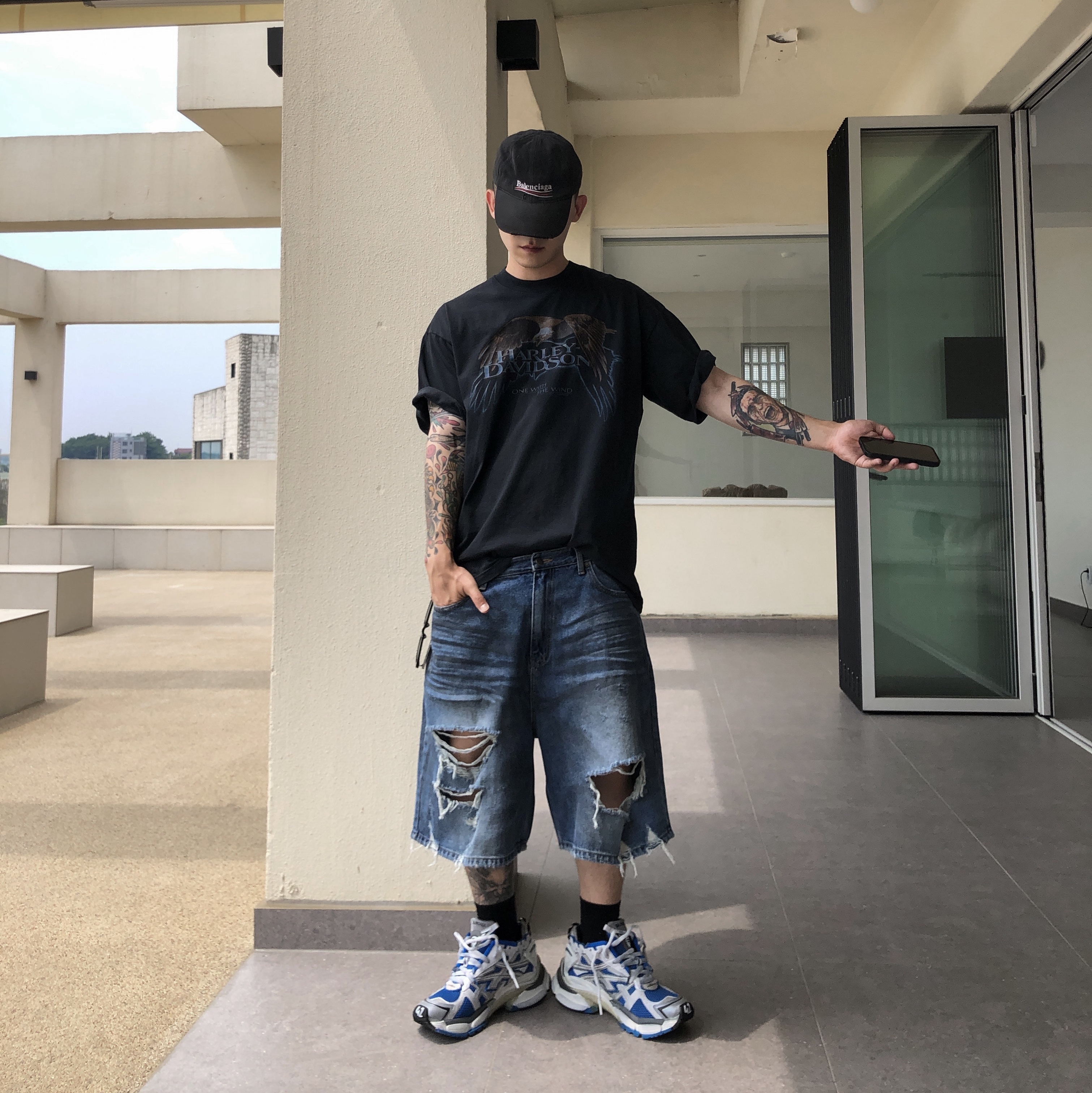 Balenciaga Runner Sneakers Blue White, Balenciaga Political Campaign Destroyed Cap Black 착용 스타일 - 4