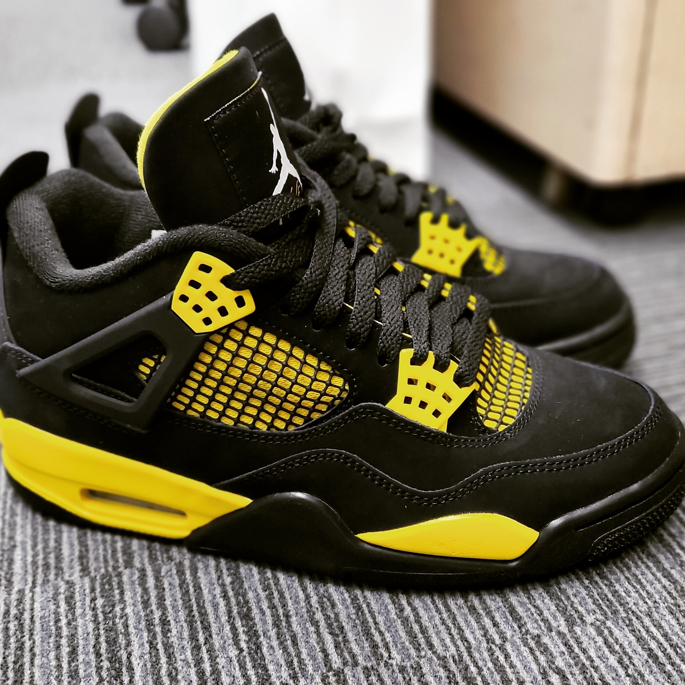 Jordan 4 Retro Thunder 2023 착용 스타일