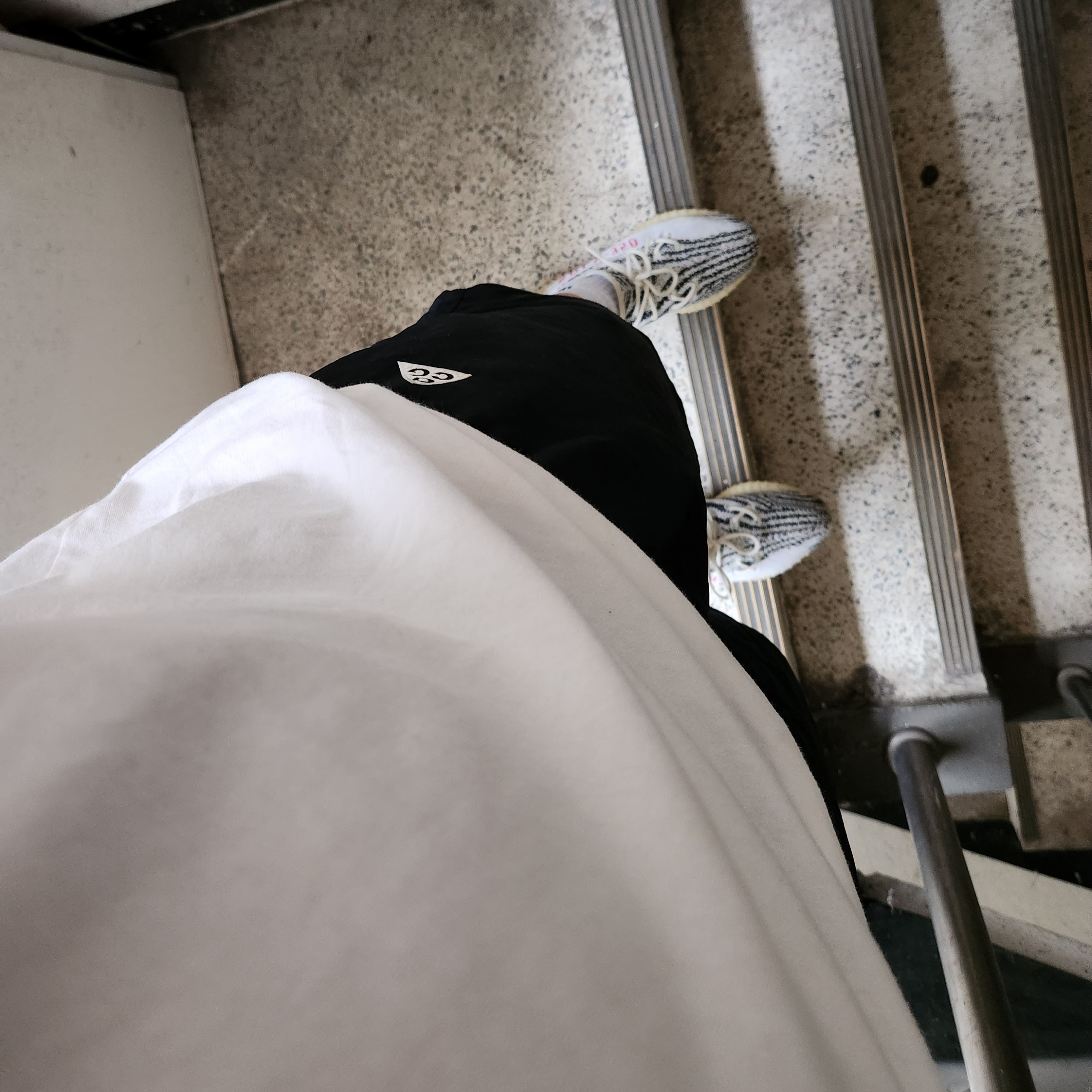 Adidas Yeezy Boost 350 V2 Zebra 2017/2019/2020 착용 스타일