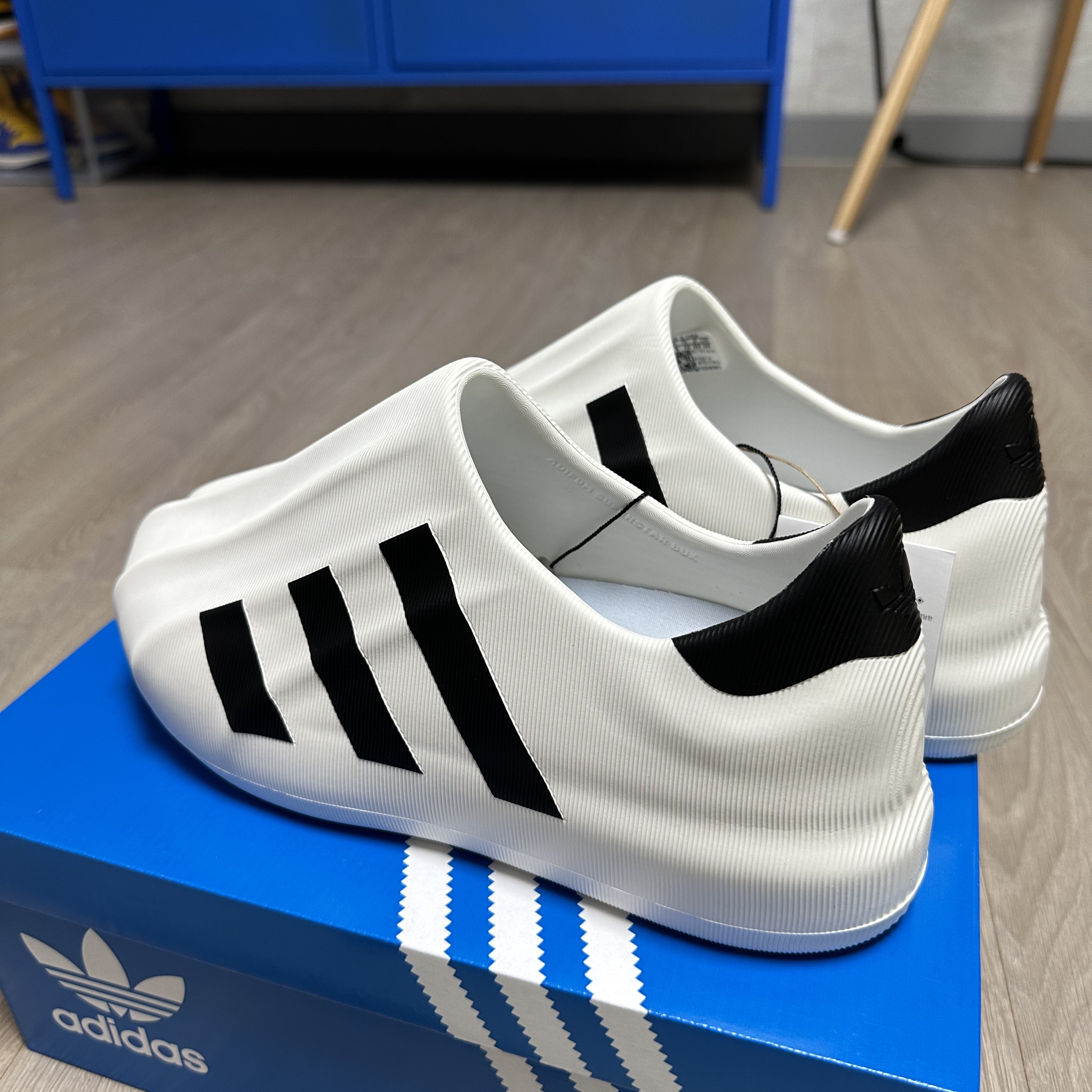 Adidas Adifom Superstar Core White 착용 스타일