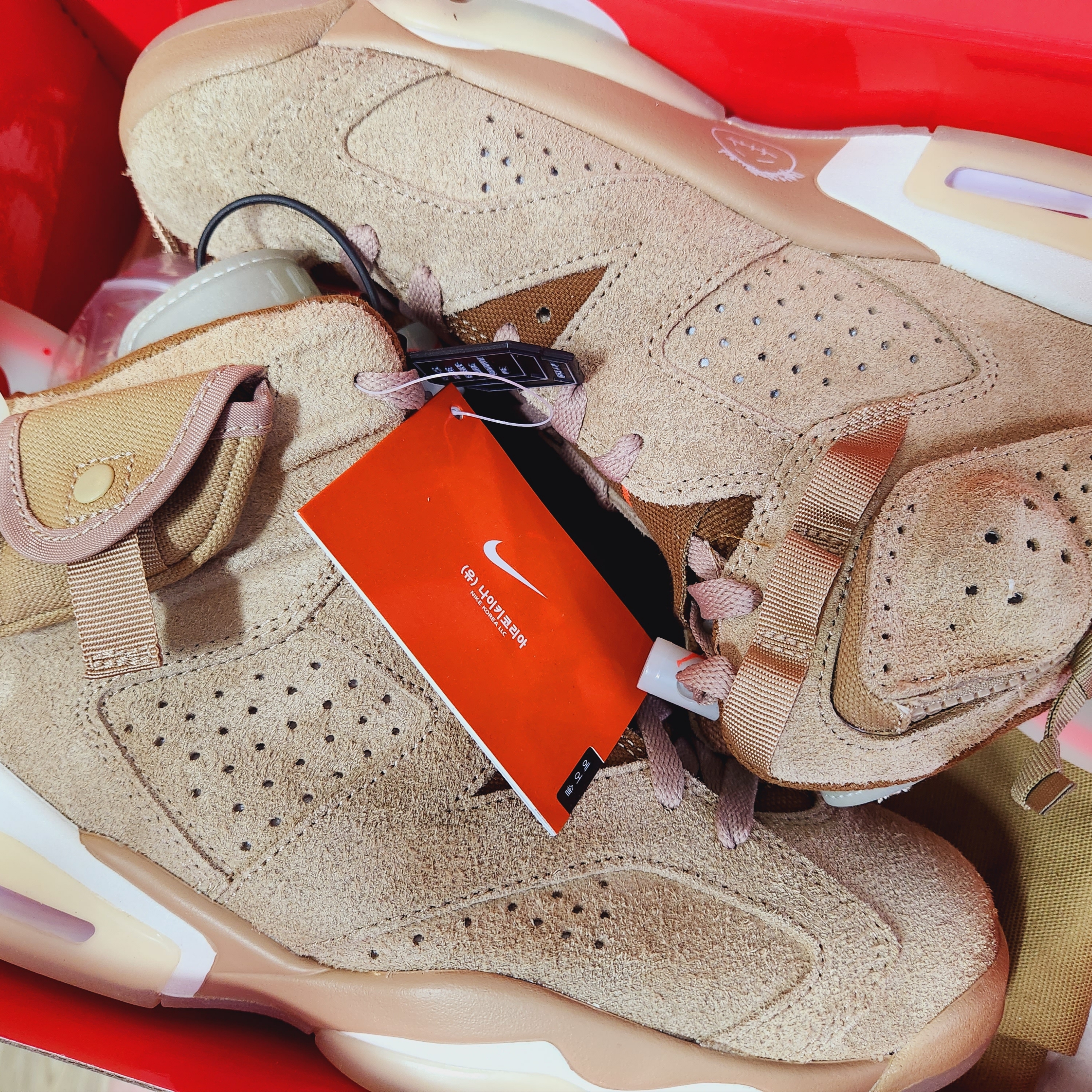 Jordan 6 x Travis Scott Retro SP British Khaki 착용 스타일 - 4