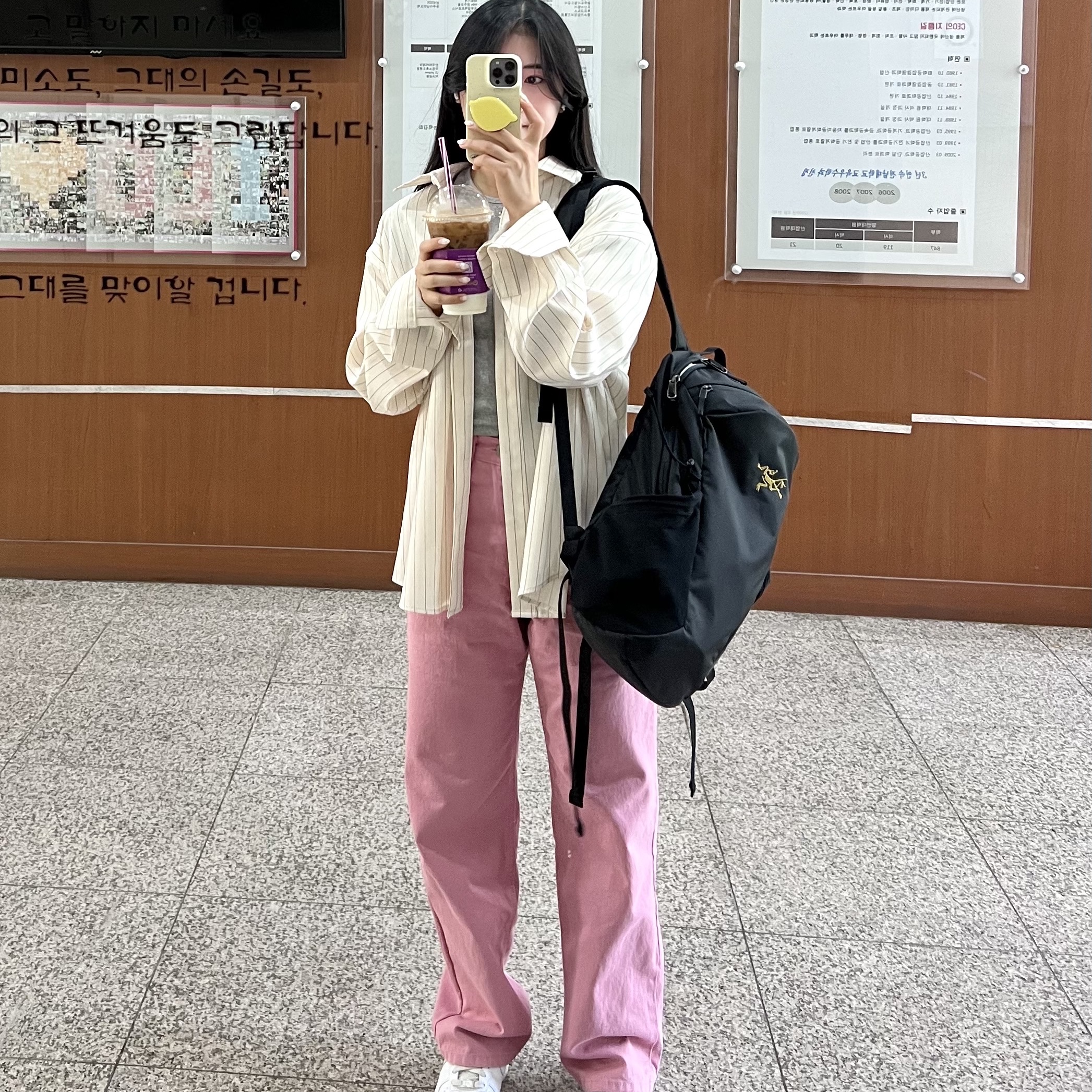 Arc'teryx Mantis 16 Backpack Black, Cosymosy Ugly Bird Keyring Pink 착용 스타일 - 5