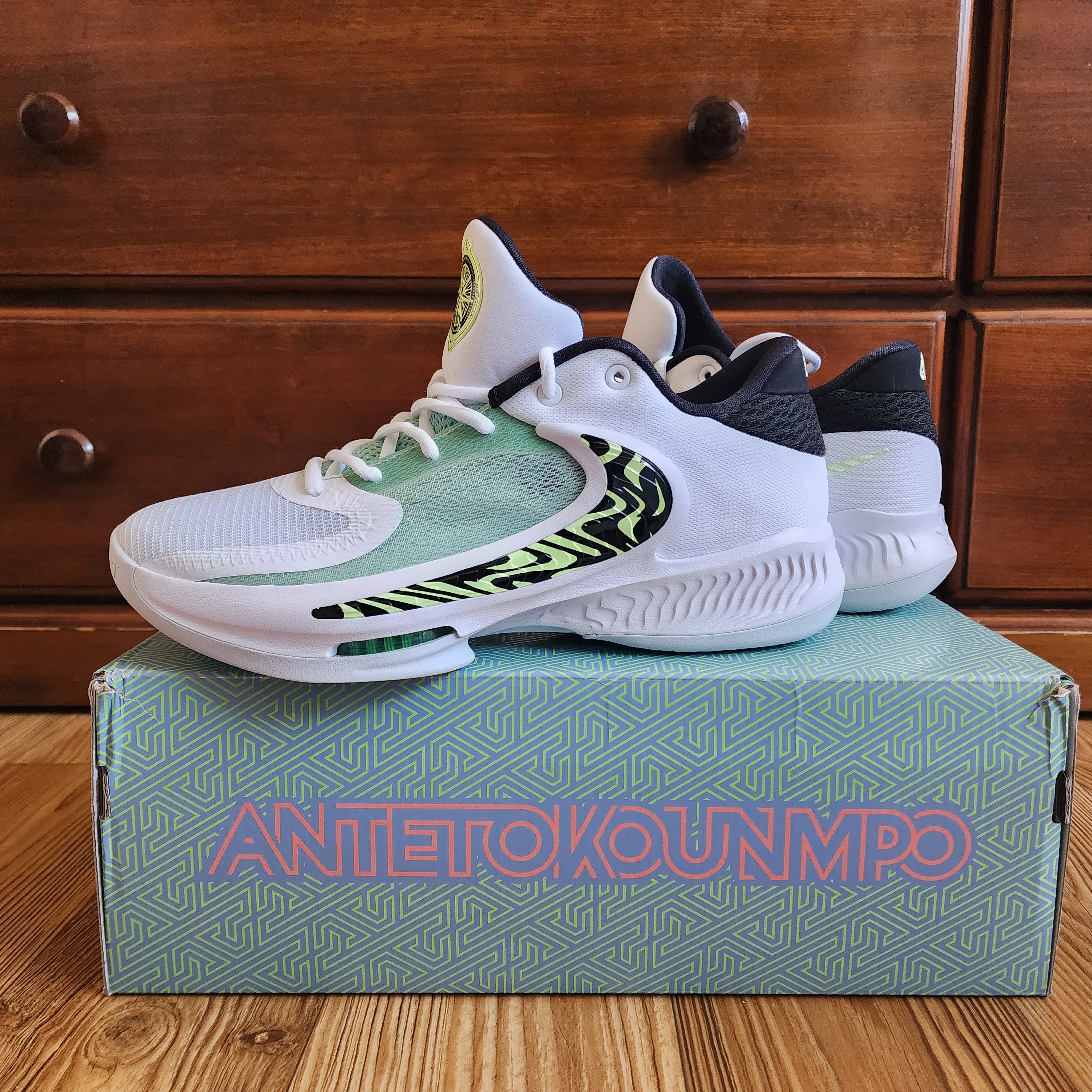 Nike Zoom Freak 4 White Barely Volt 착용 스타일 - 1
