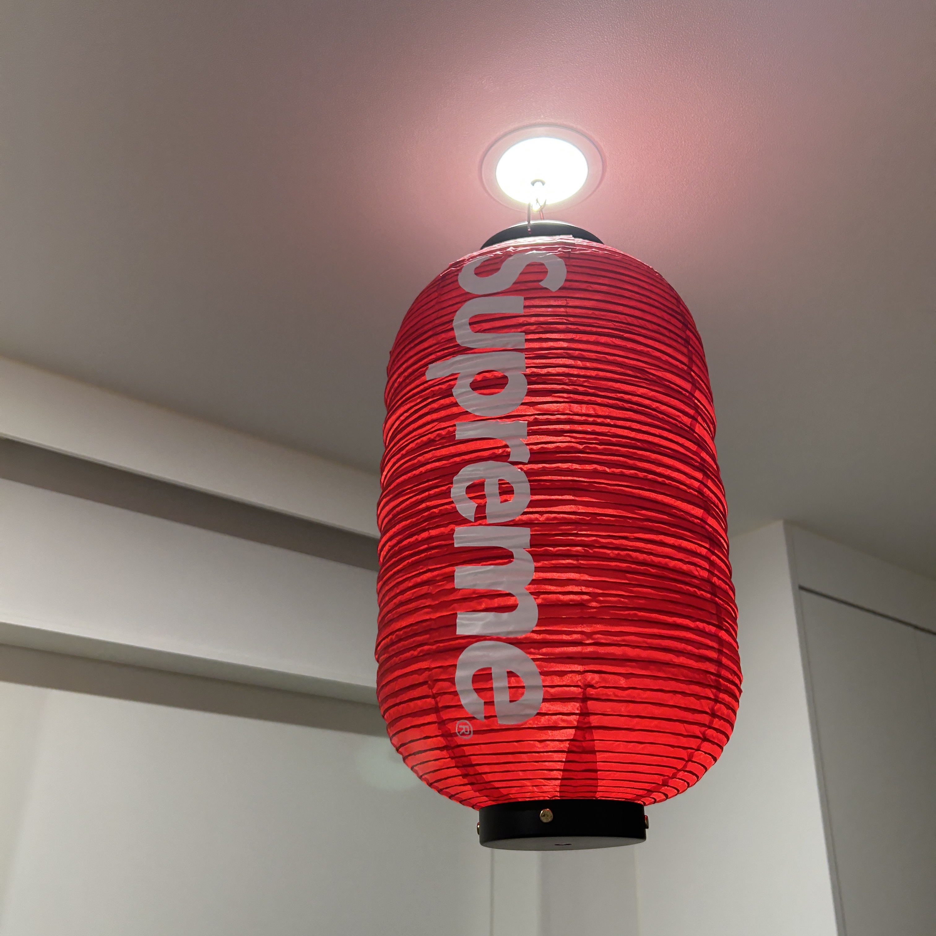 Supreme Hanging Lantern Red - 19FW 착용 스타일