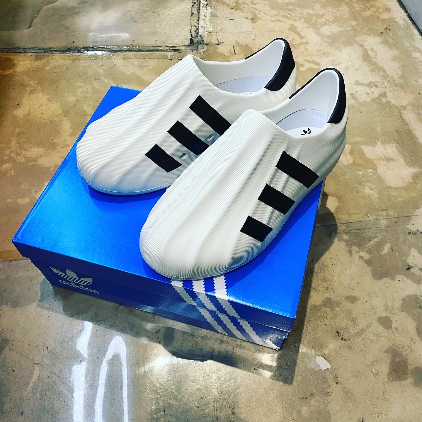 Adidas Adifom Superstar Core White 착용 스타일 - 2