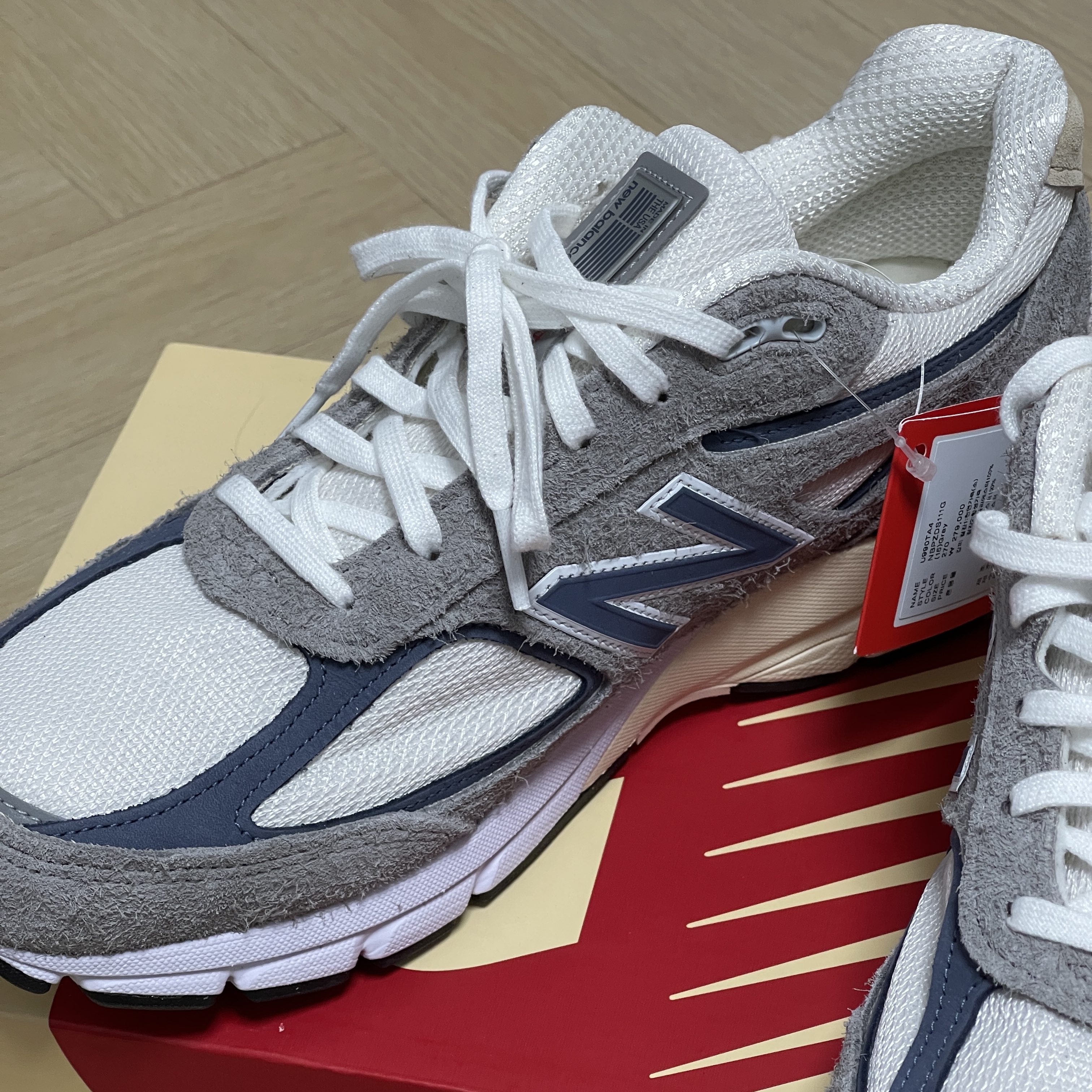 New Balance 990v4 Made in USA Gray Suede 착용 스타일