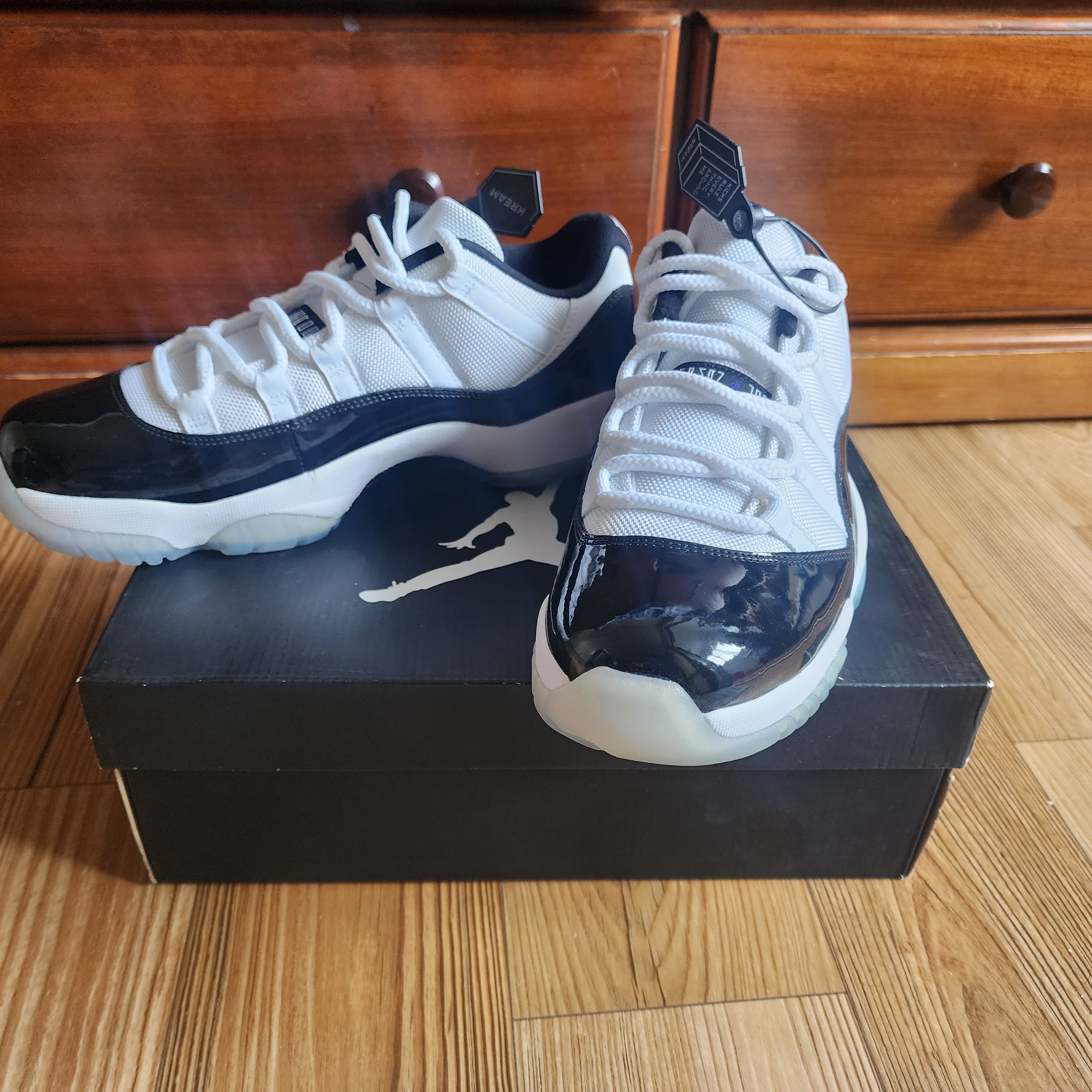 Jordan 11 Retro Low Concord 착용 스타일 - 1