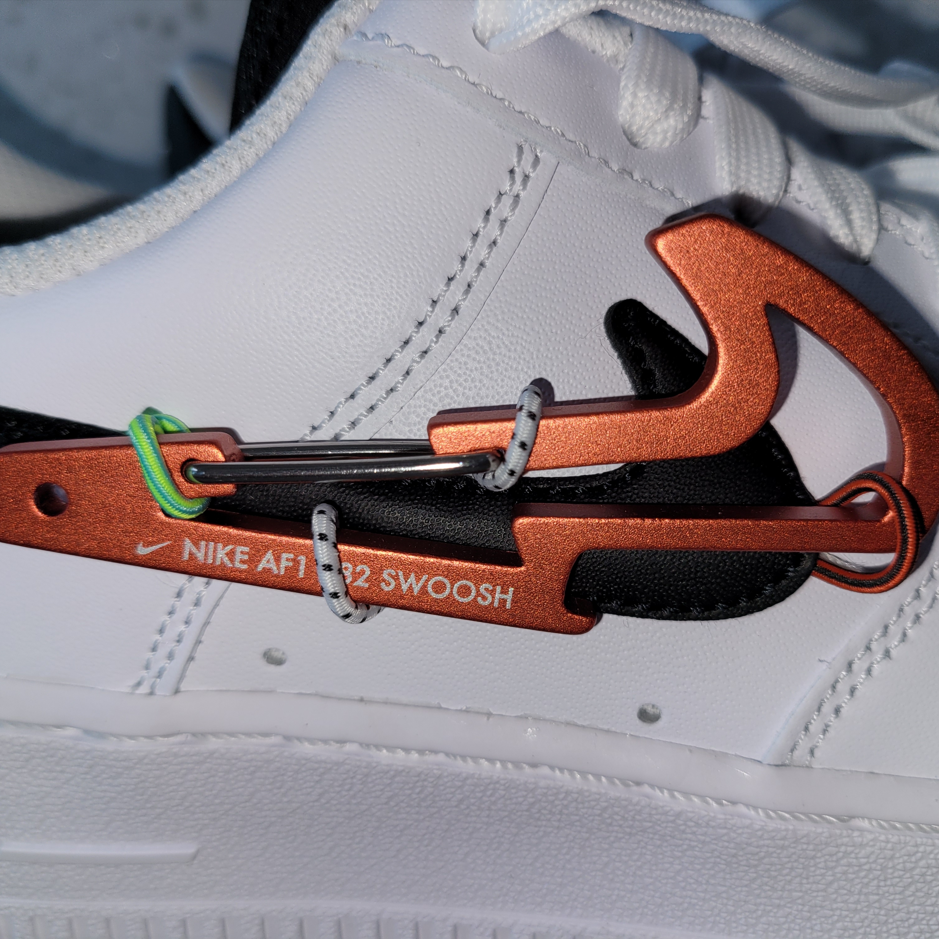 Nike Air Force 1 '07 PRM Carabiner Red 착용 스타일 - 3
