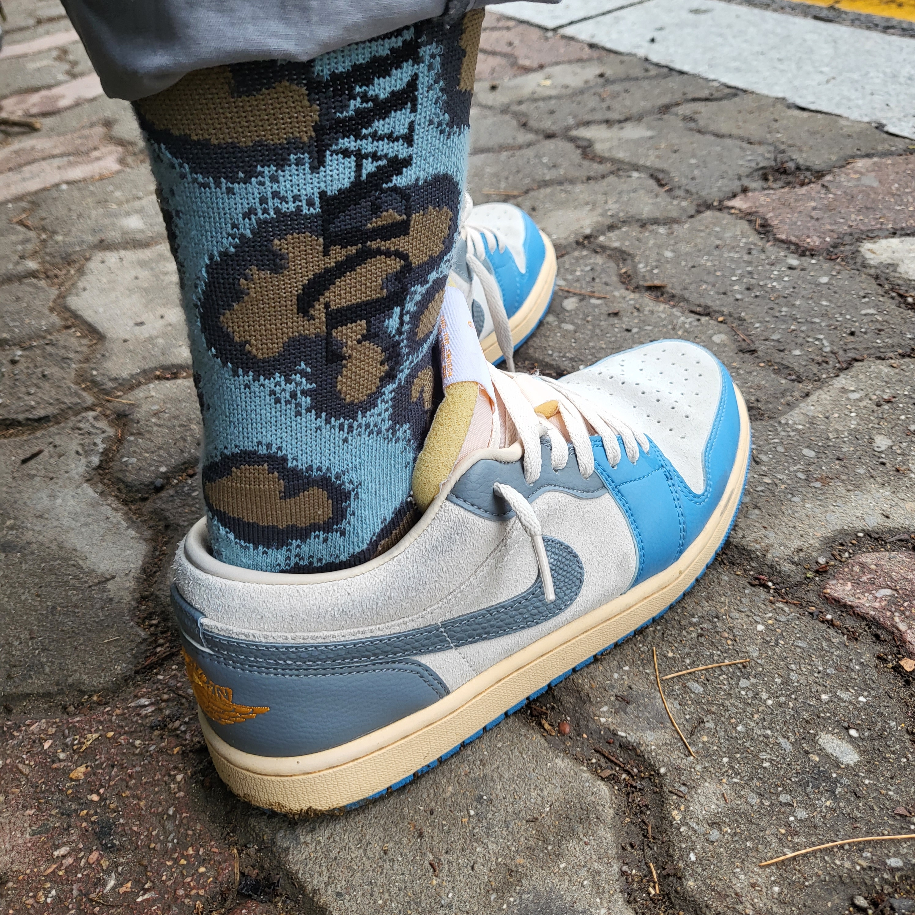 Supreme Frayed Logos Denim Camp Cap Blue - 21SS, Nike x Kasina Air Max 1 SP Won-Ang Orange 착용 스타일 - 4
