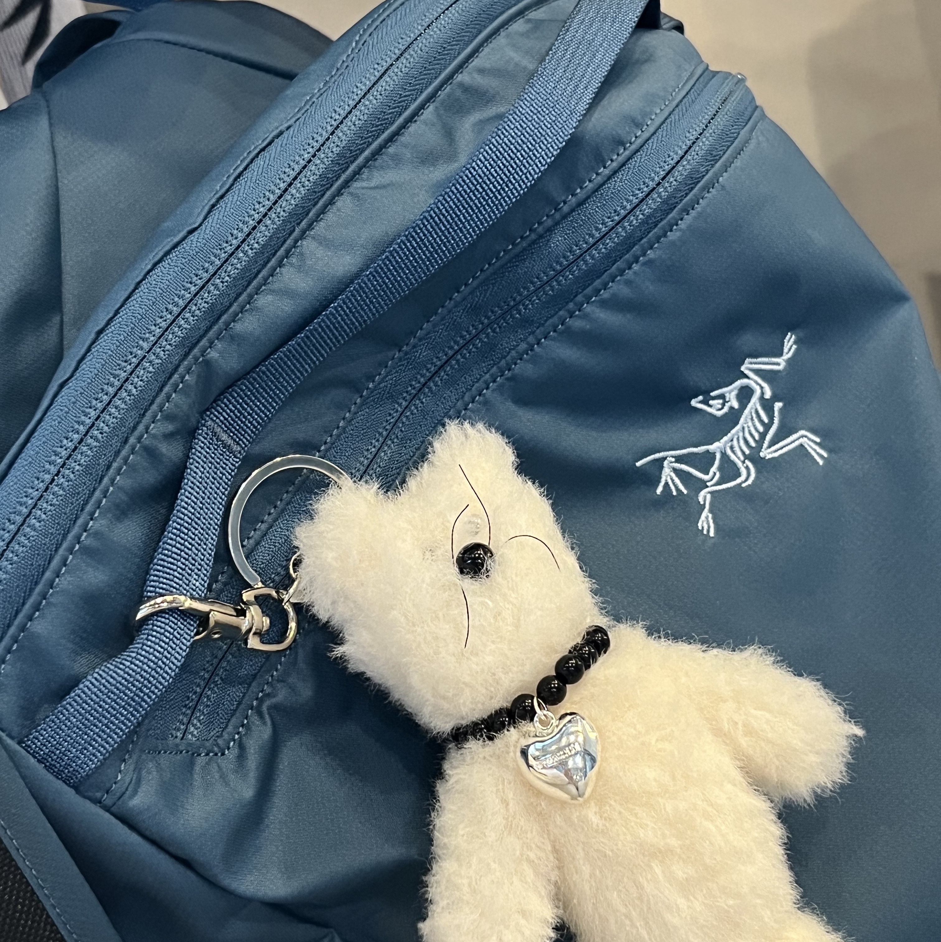 Arc'teryx Heliad 15 Backpack Serene 착용 스타일