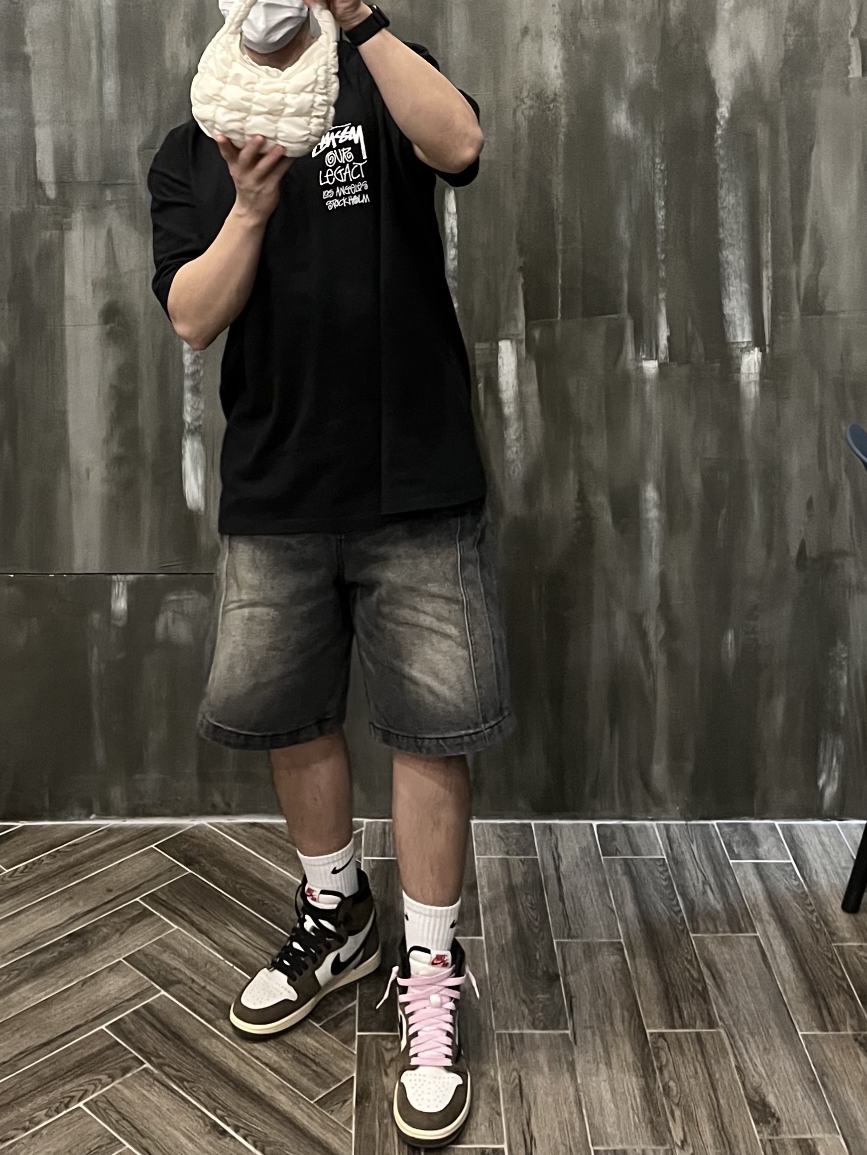 Stussy x Our Legacy Surfman T-Shirt Black - 21SS, Jordan 1 x Travis Scott Retro High OG SP Mocha 착용 스타일