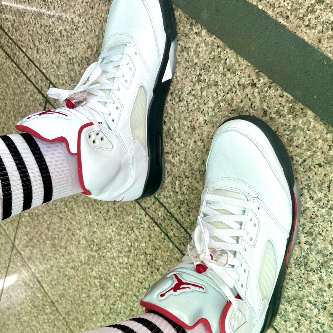 Jordan 5 Retro Fire Red Silver Tongue 2020 착용 스타일